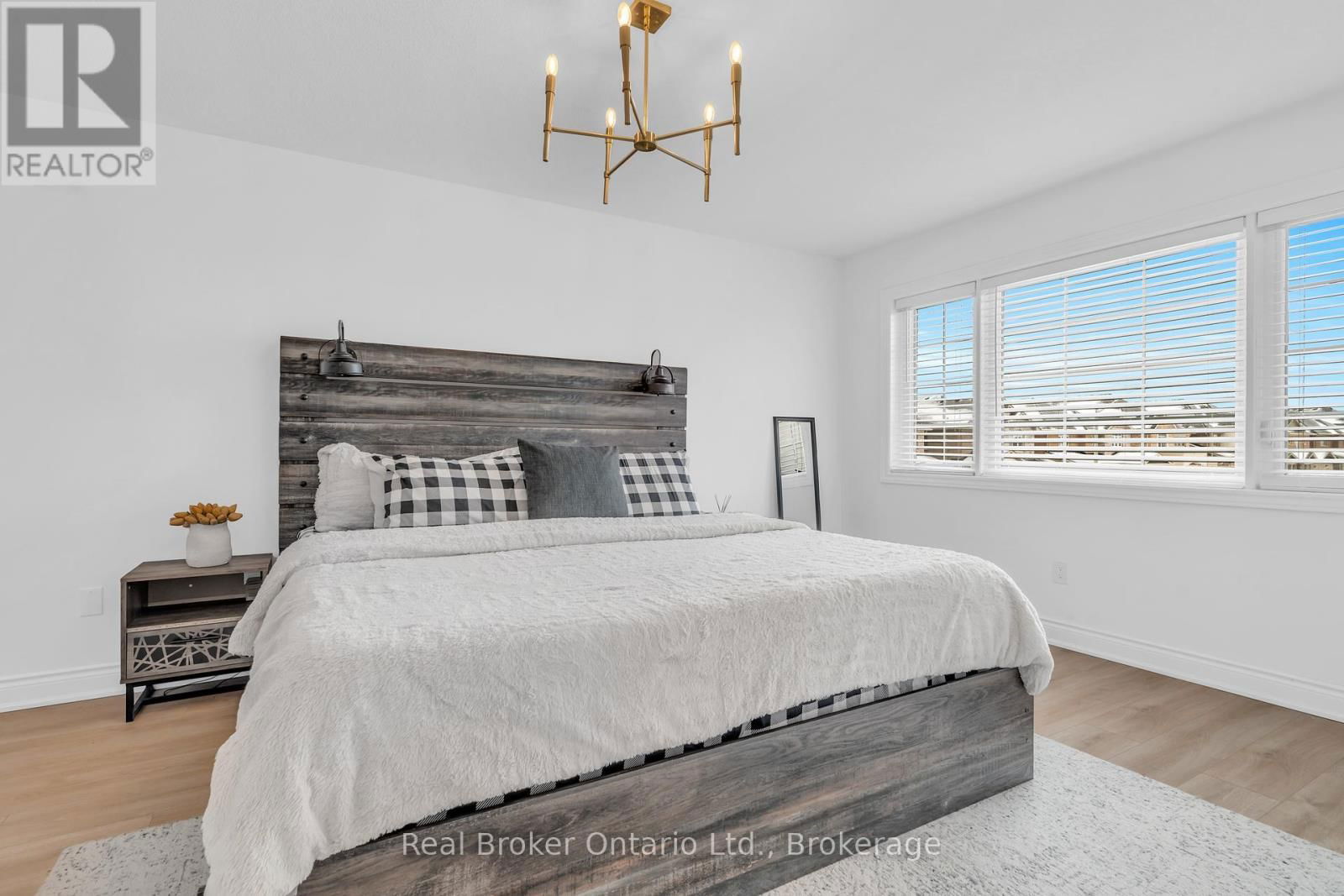 14 VENTURE WAY Image 31