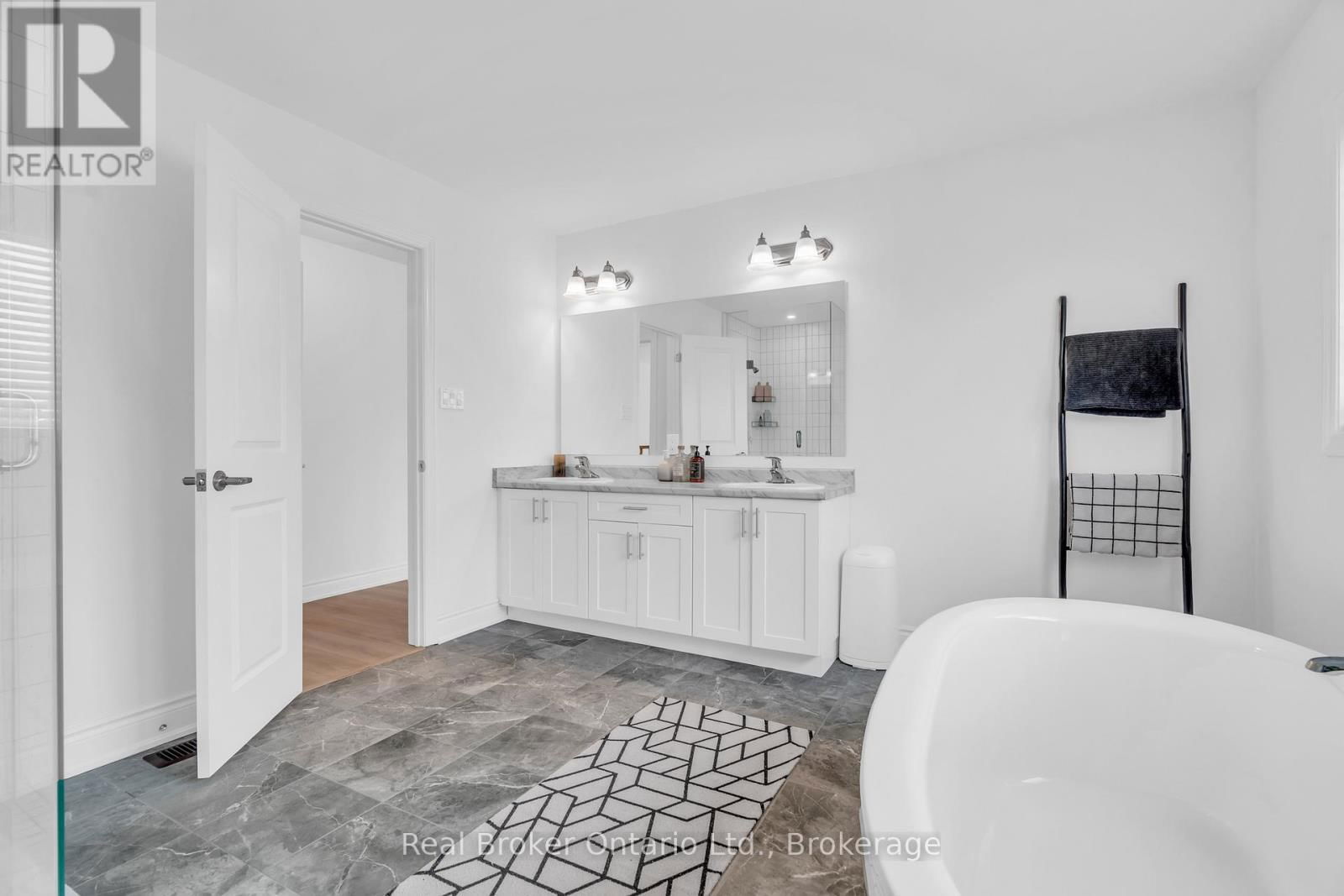 14 VENTURE WAY Image 34