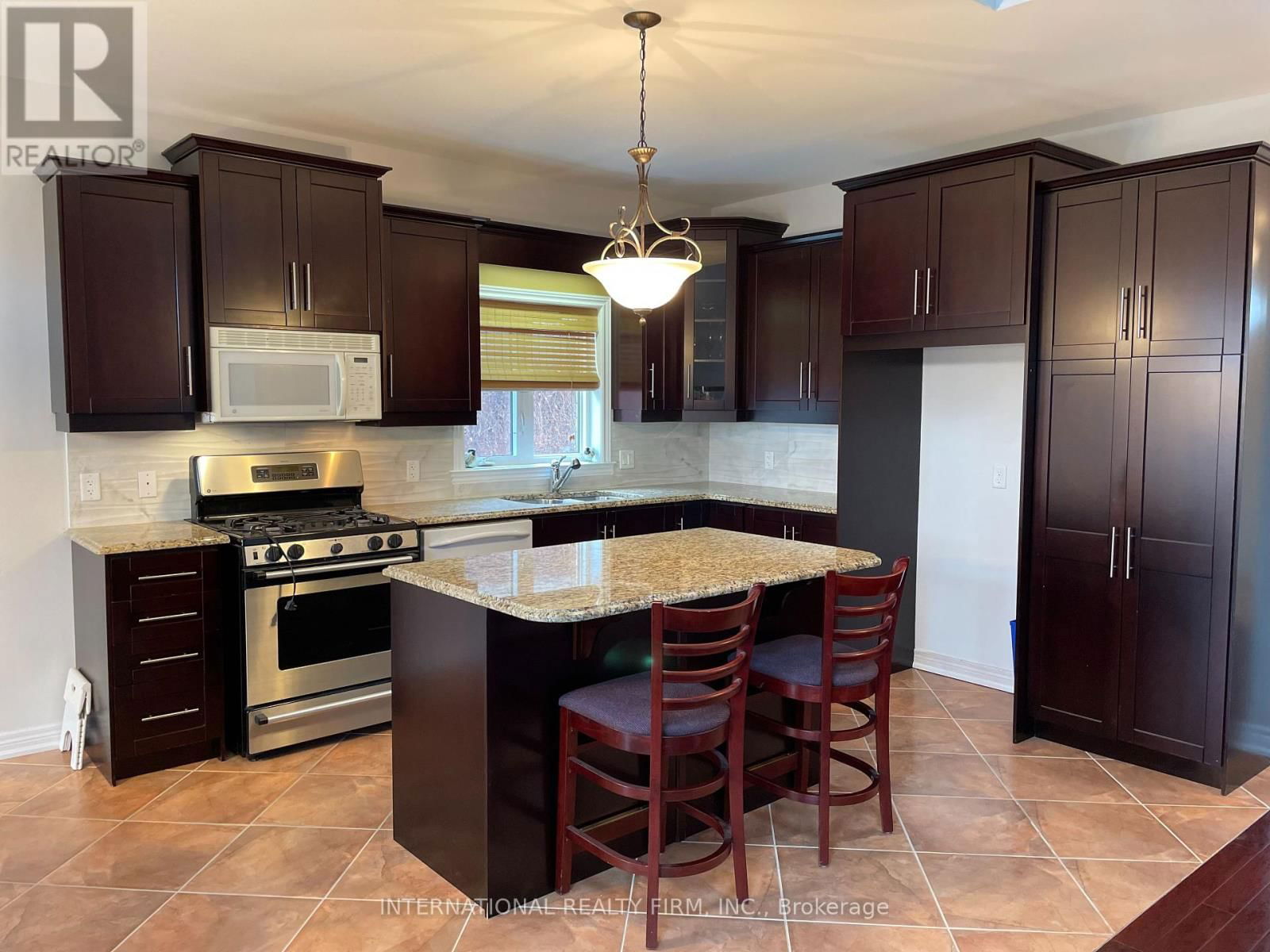 12 DUNSFORD COURT Image 4