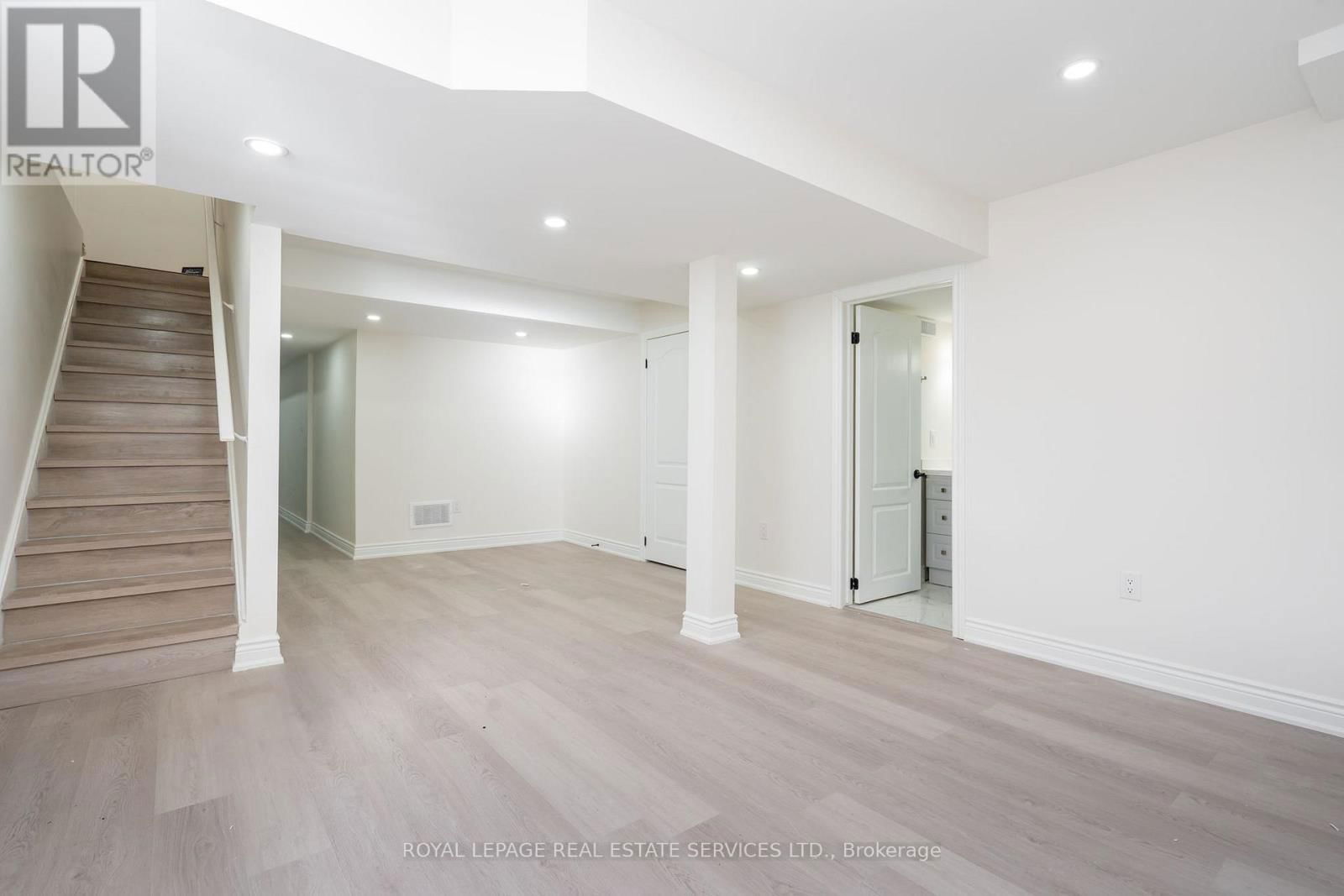 72 - 166 DEERPATH DRIVE Image 10