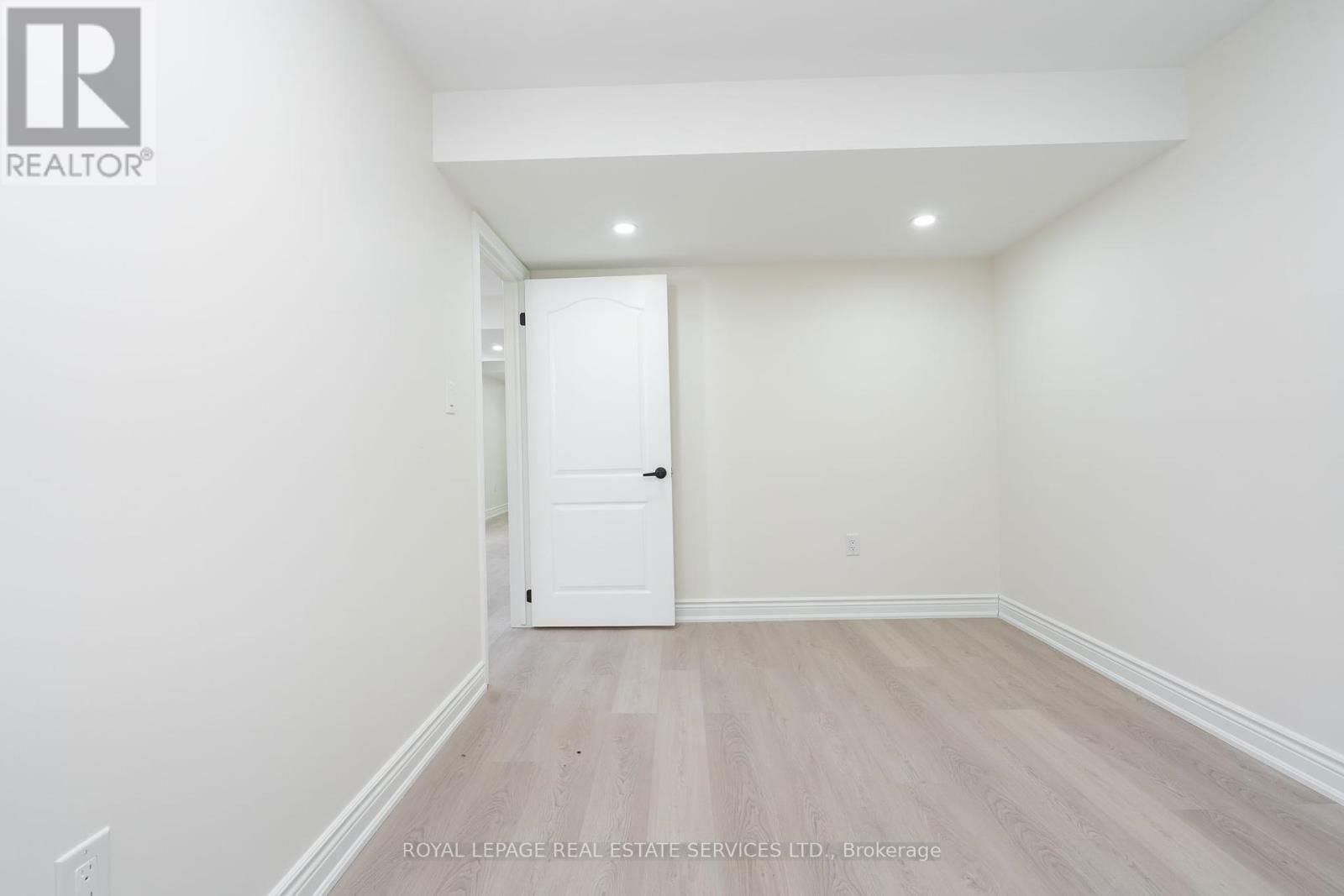 72 - 166 DEERPATH DRIVE Image 20