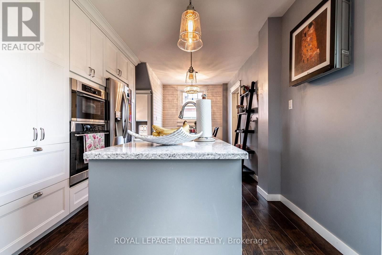 163 ERIE STREET Image 12