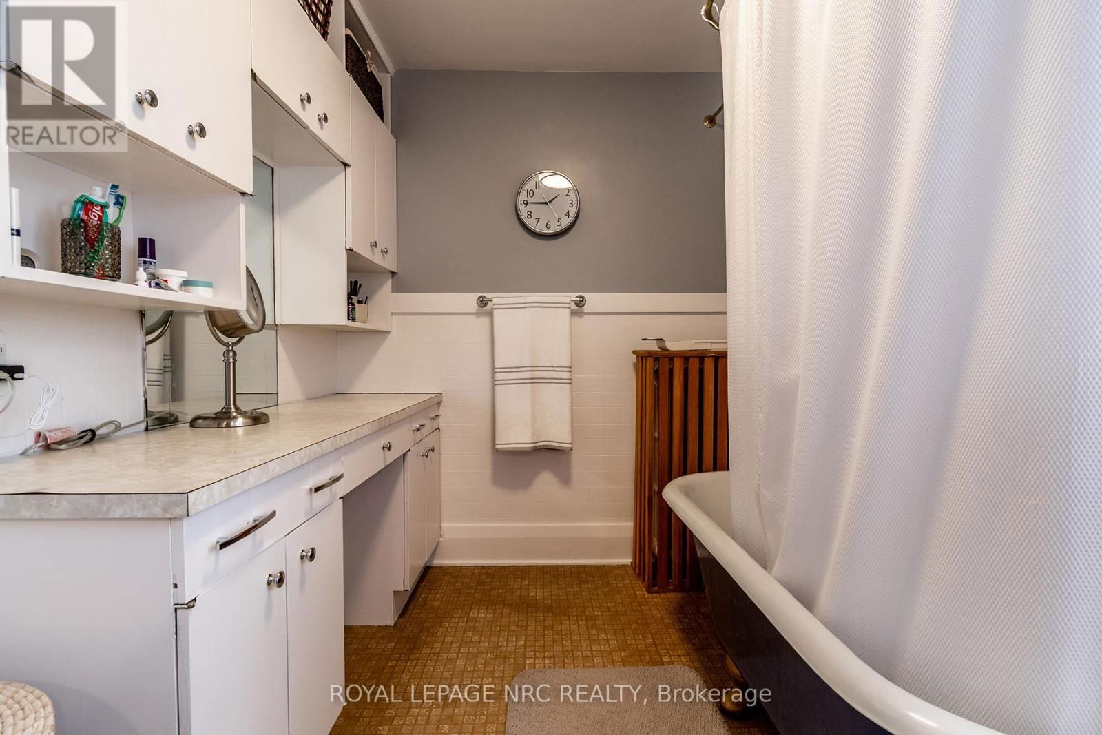 163 ERIE STREET Image 20