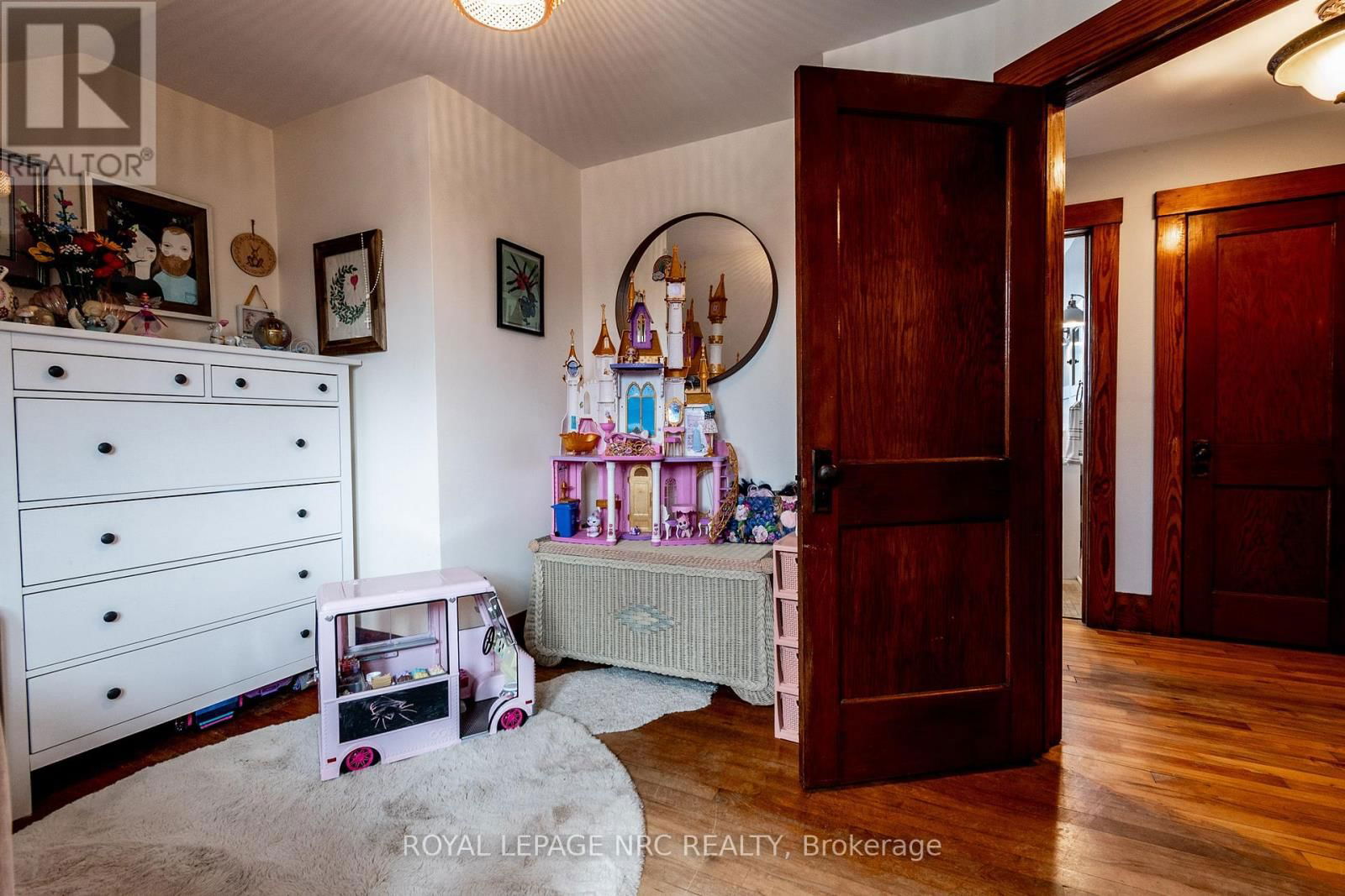 163 ERIE STREET Image 23