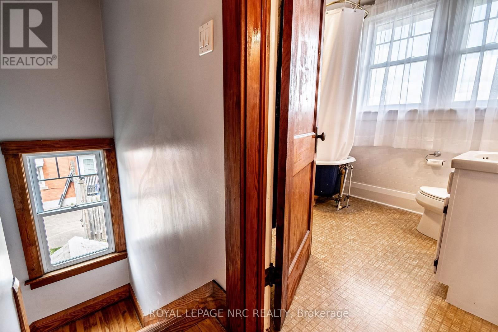 163 ERIE STREET Image 27