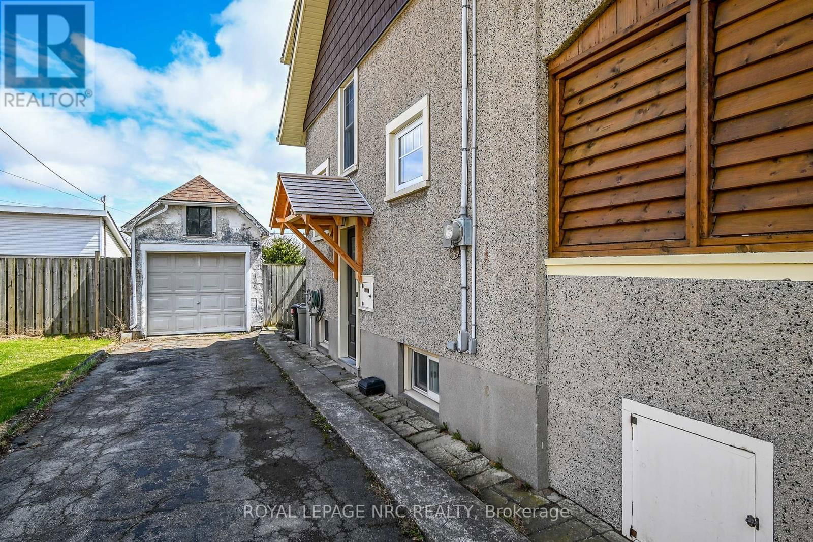 163 ERIE STREET Image 31