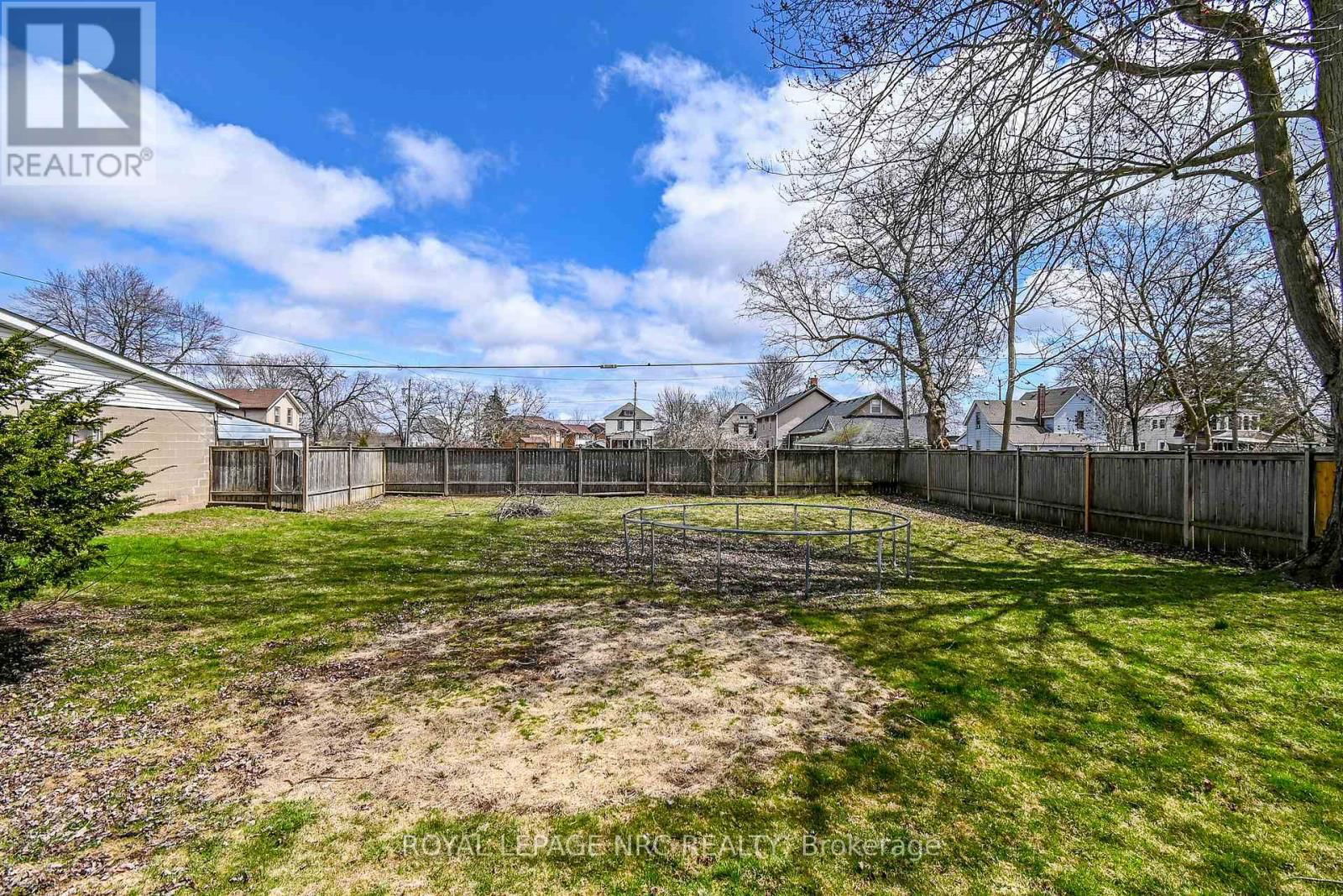 163 ERIE STREET Image 32