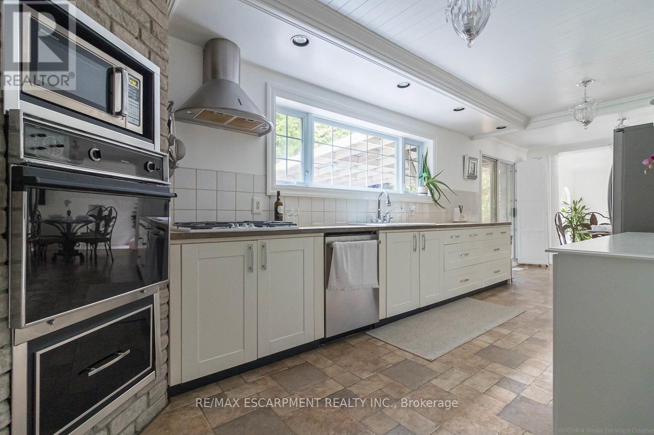 365 ELEANOR PLACE Image 18