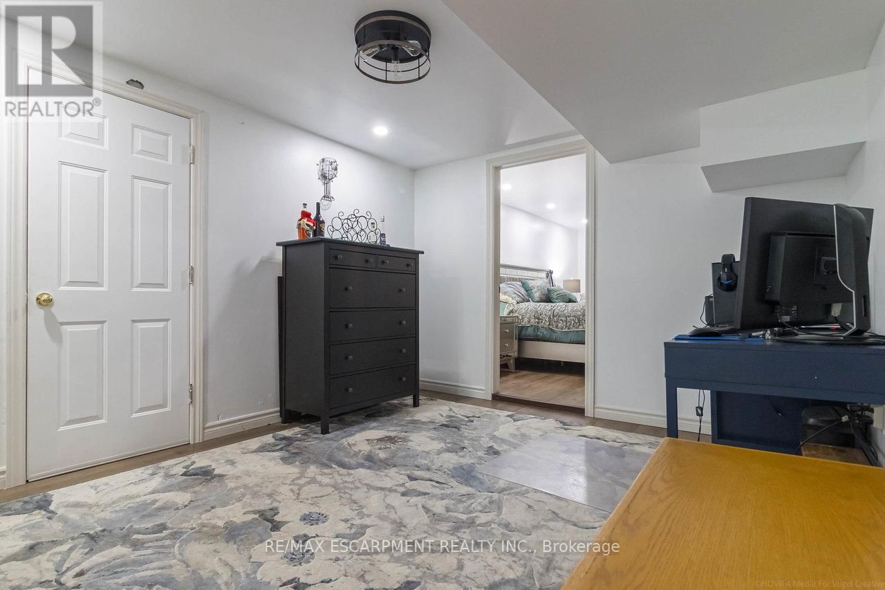 365 ELEANOR PLACE Image 40