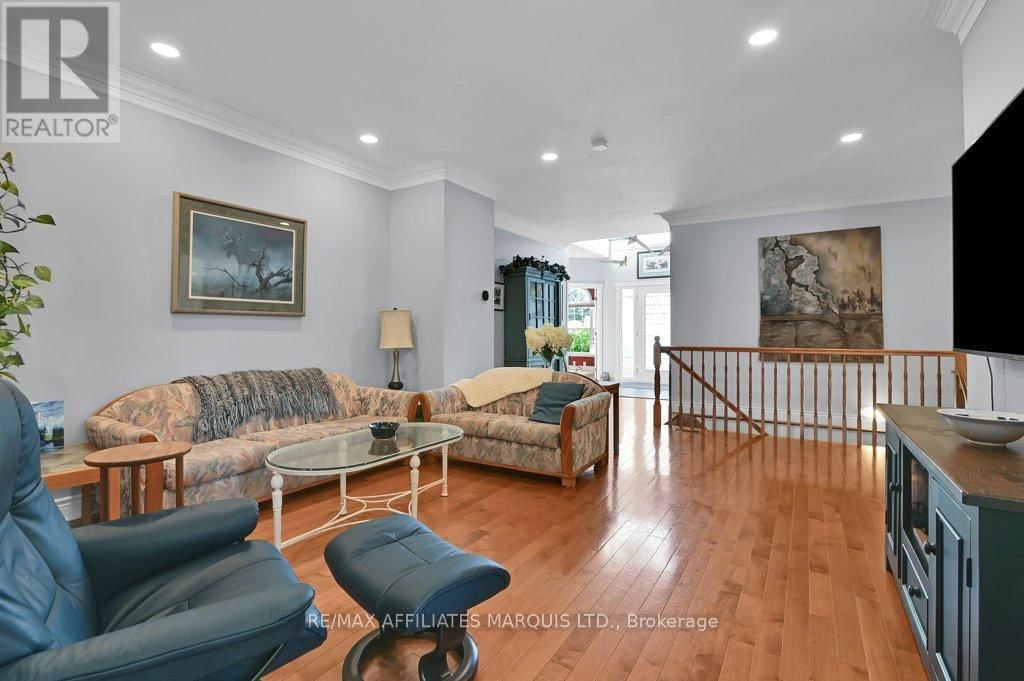 6798 RIVERVIEW DRIVE Image 10
