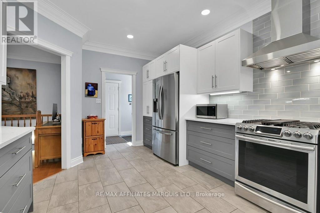 6798 RIVERVIEW DRIVE Image 12