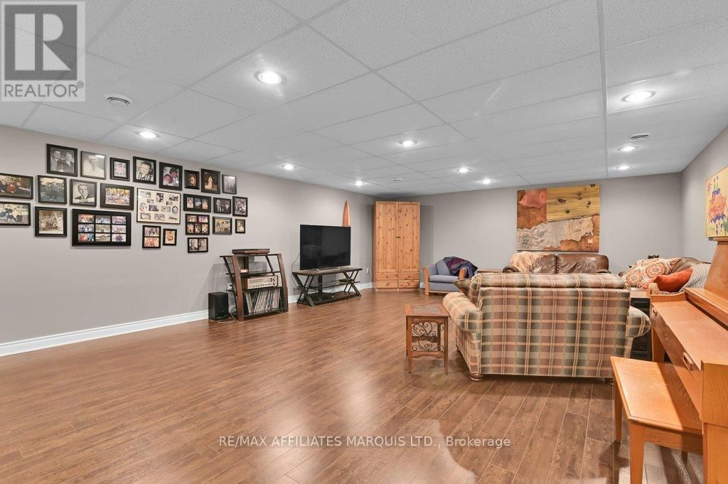 6798 RIVERVIEW DRIVE Image 23