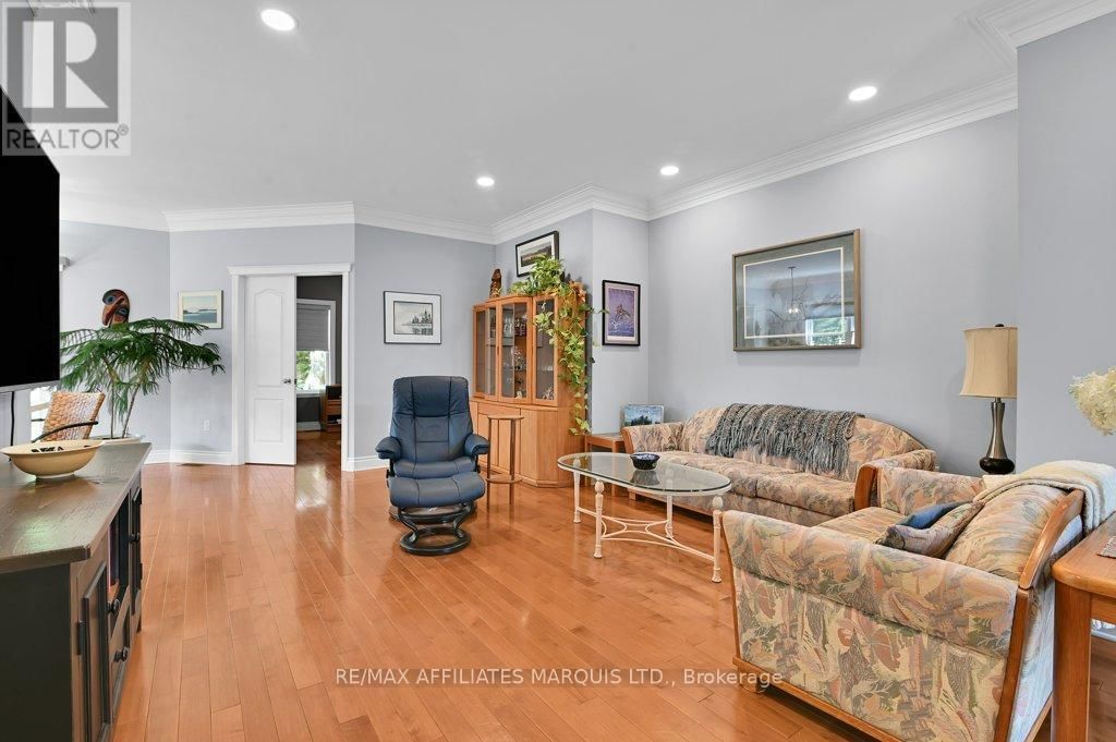 6798 RIVERVIEW DRIVE Image 8