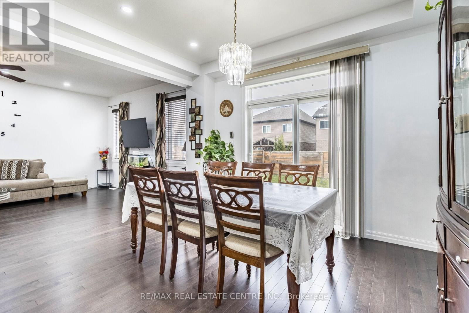 412 FREURE DRIVE Image 12