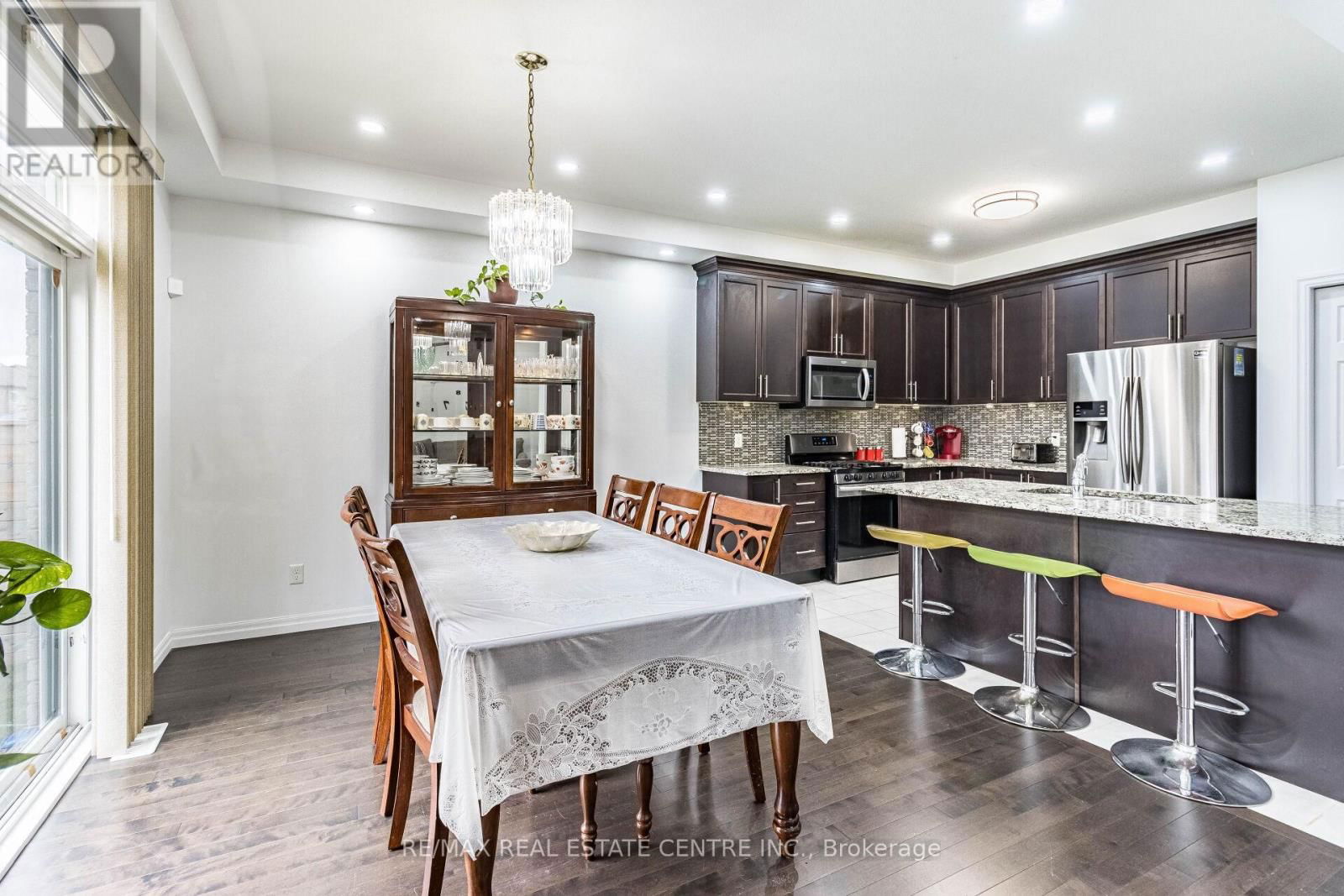 412 FREURE DRIVE Image 13