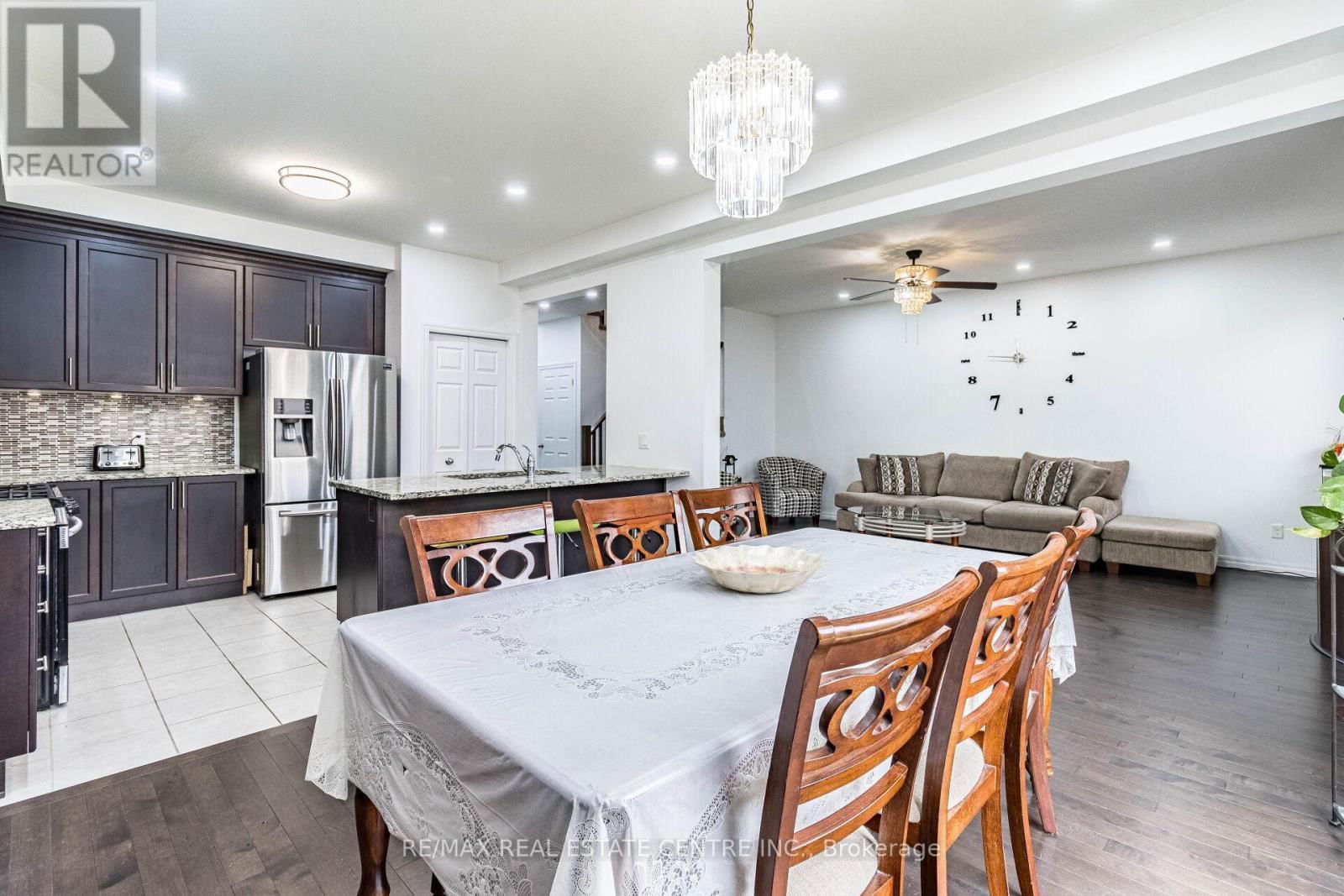 412 FREURE DRIVE Image 14