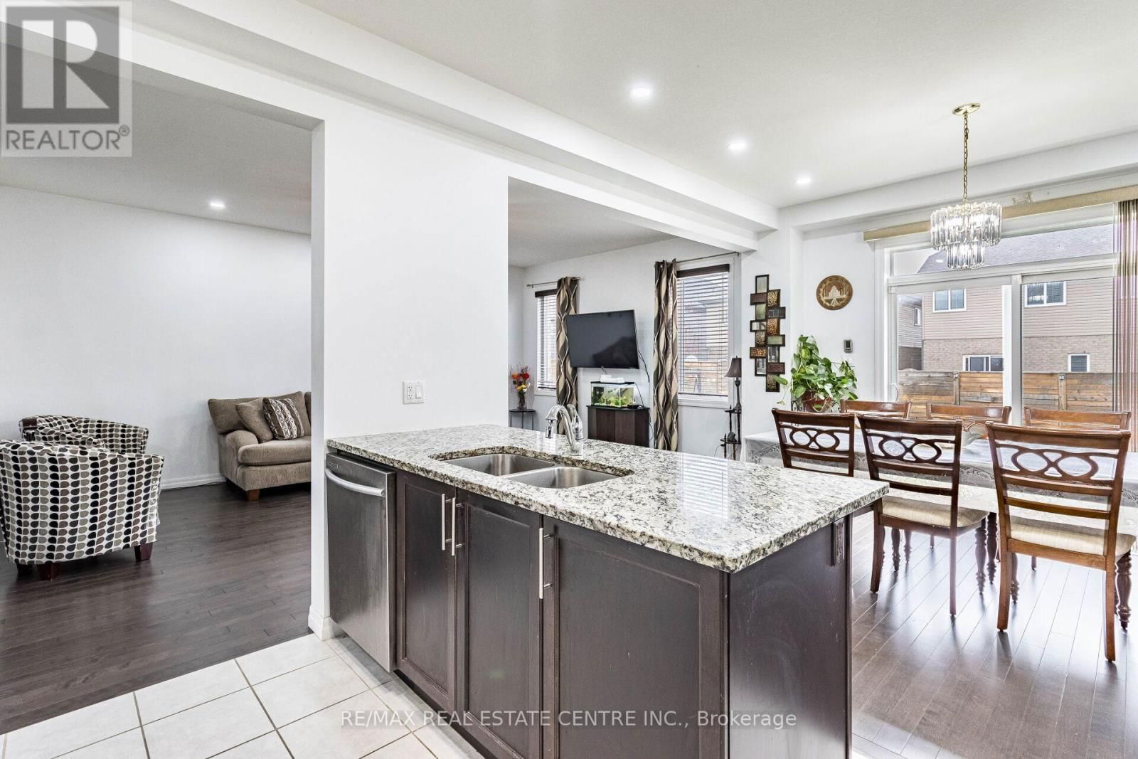 412 FREURE DRIVE Image 17