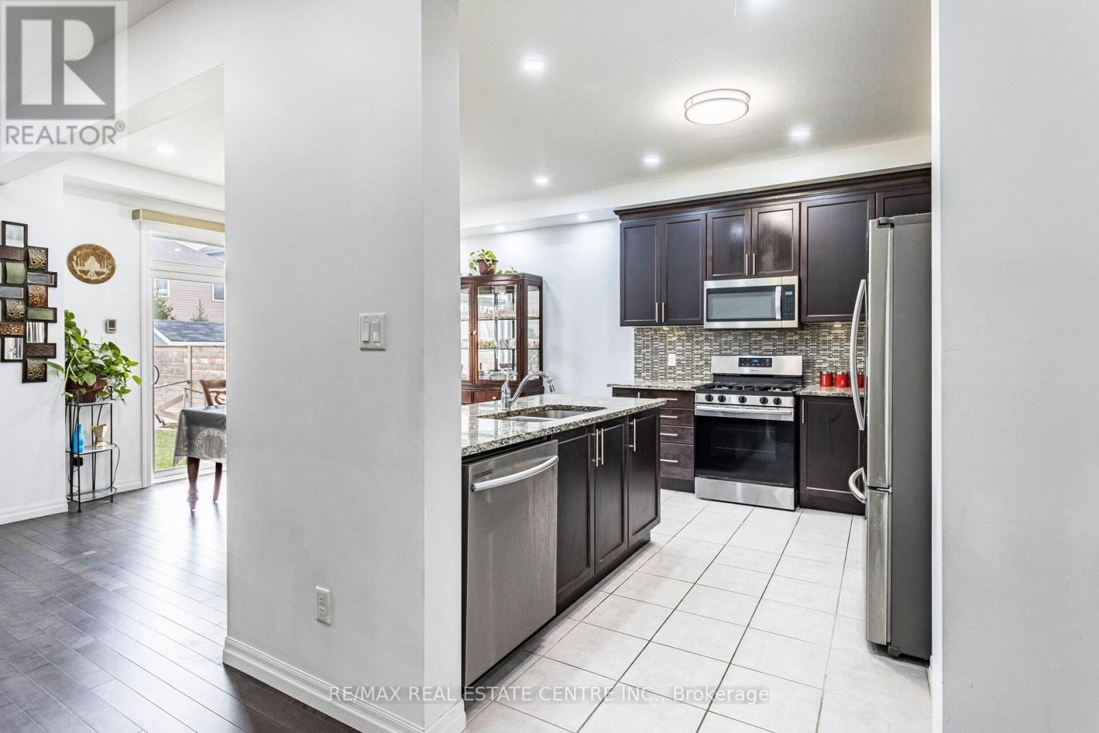 412 FREURE DRIVE Image 19