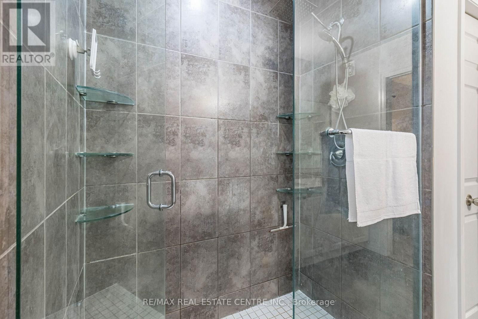 412 FREURE DRIVE Image 36