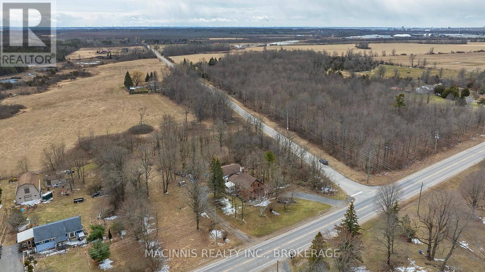 1037 MIDDLE ROAD Image 12