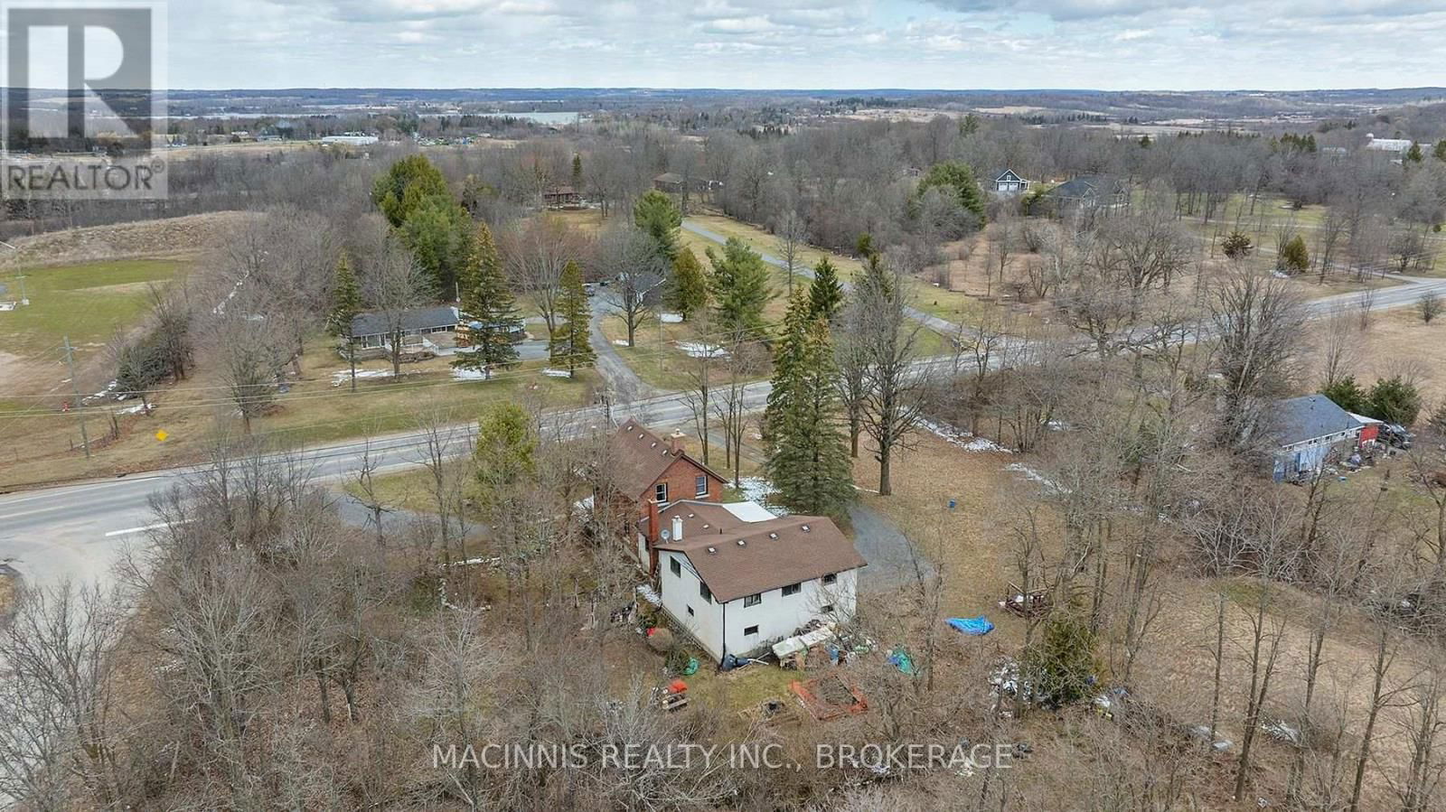 1037 MIDDLE ROAD Image 15