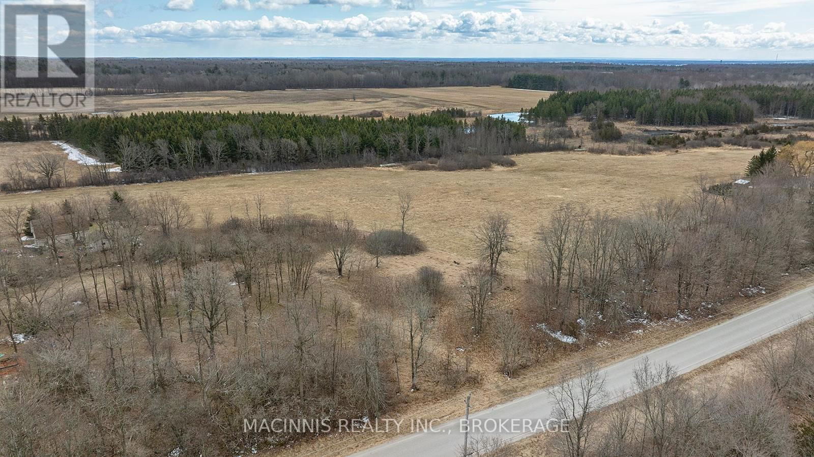 1037 MIDDLE ROAD Image 17