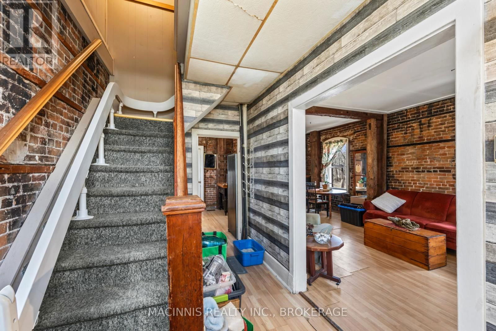 1037 MIDDLE ROAD Image 20