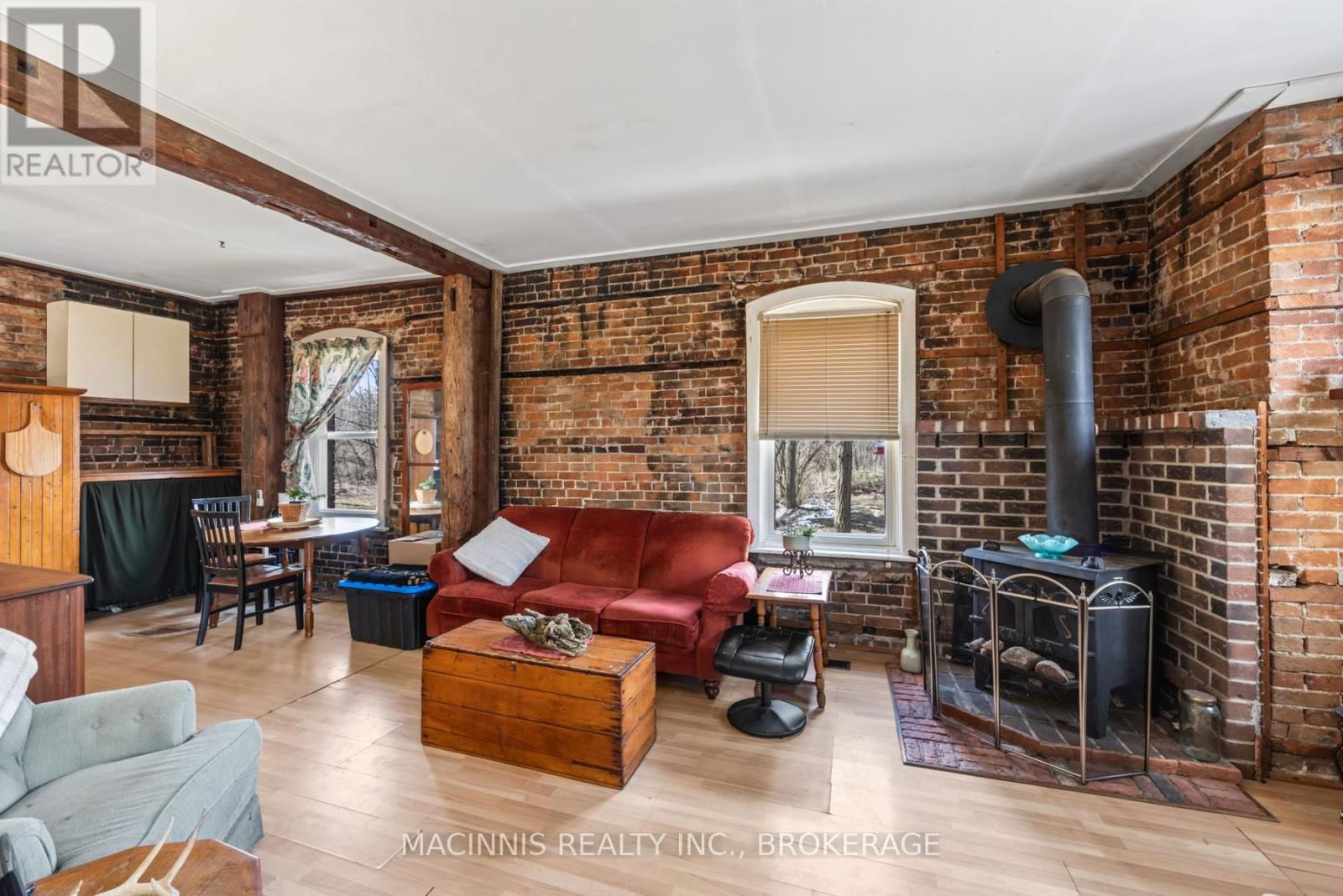 1037 MIDDLE ROAD Image 21