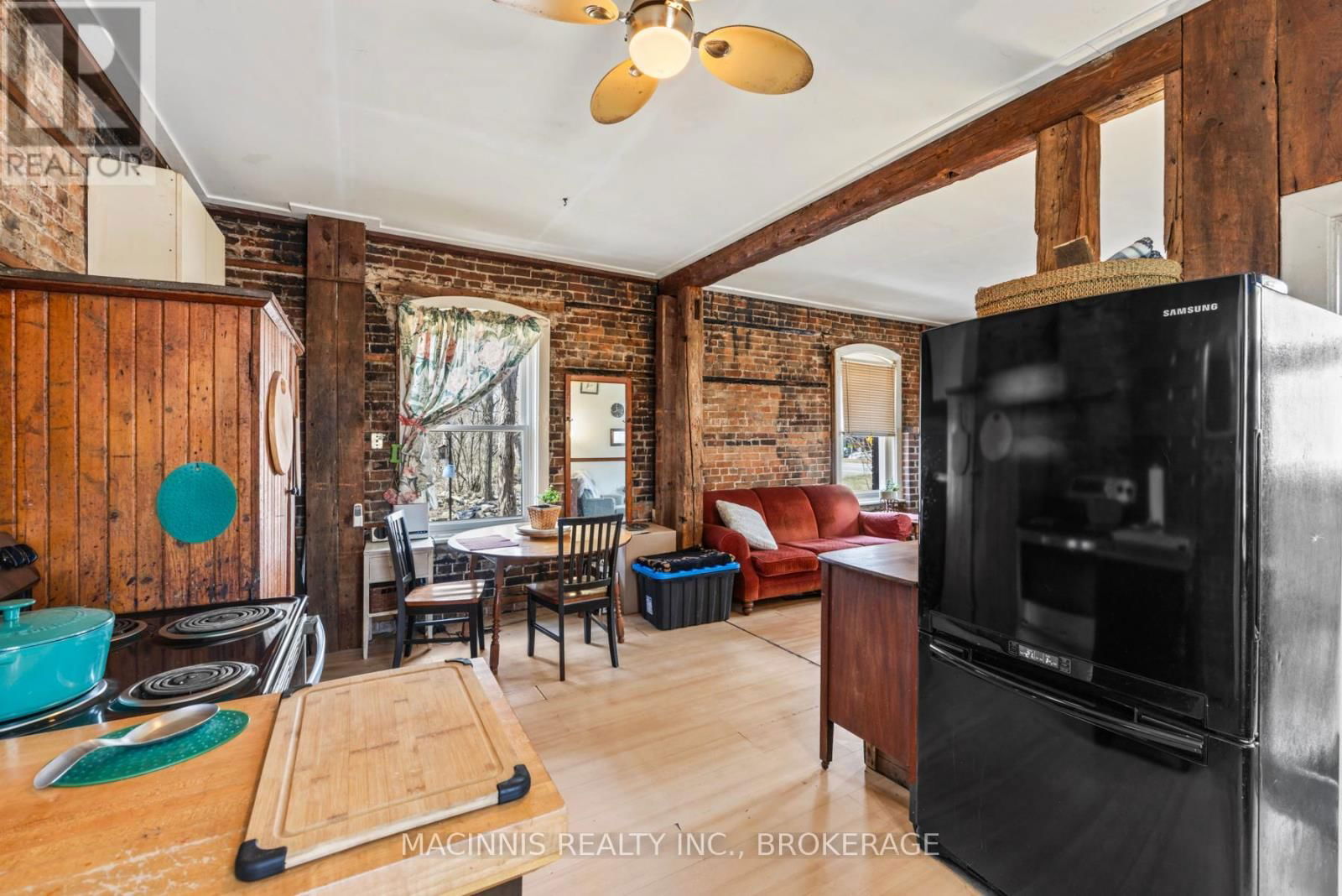 1037 MIDDLE ROAD Image 26