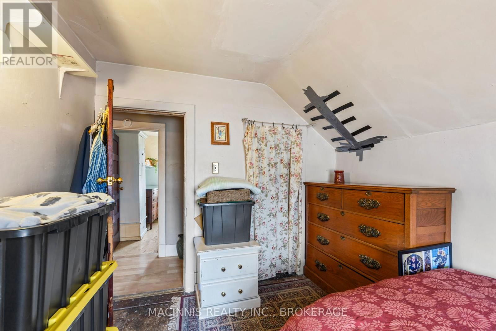 1037 MIDDLE ROAD Image 35