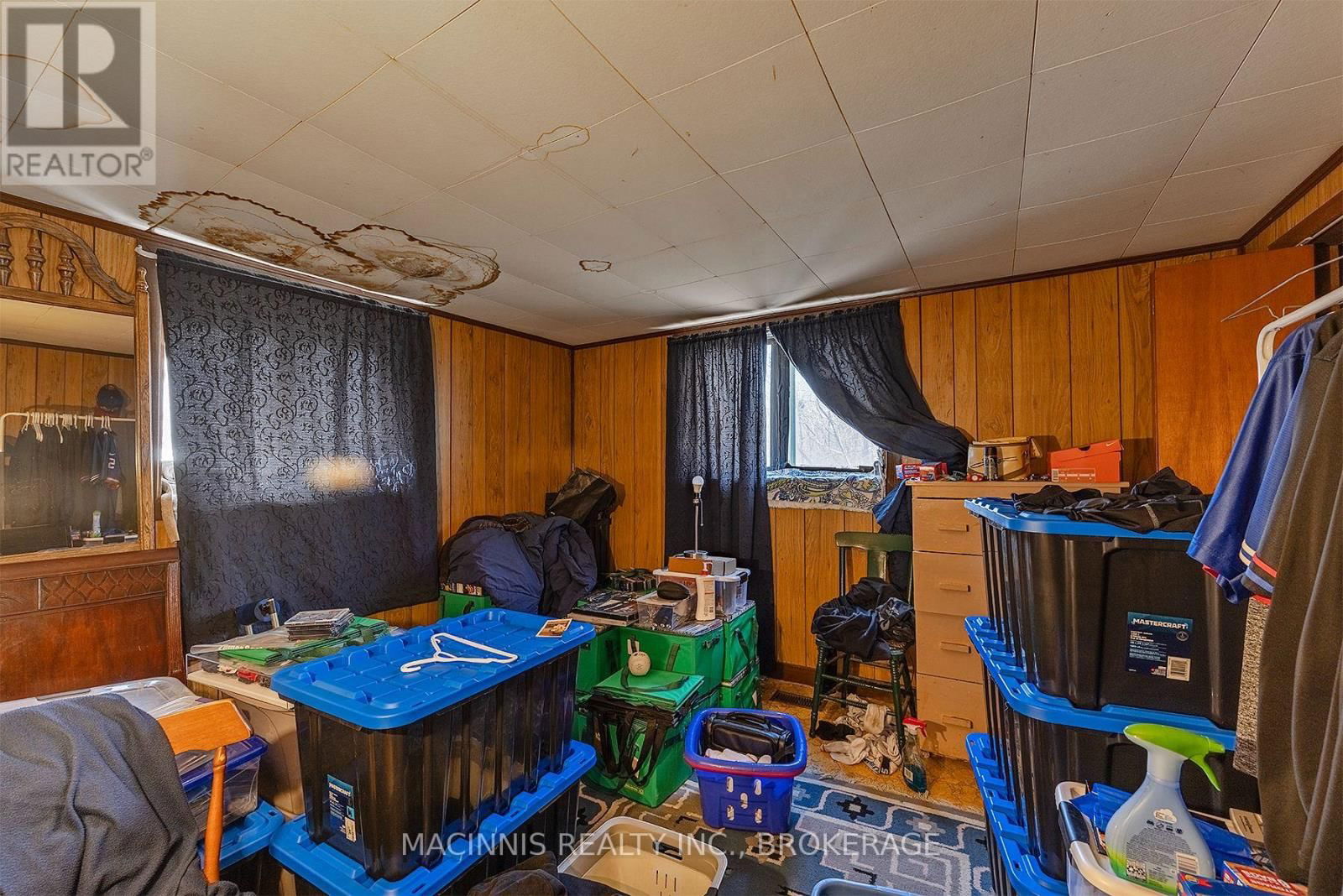1037 MIDDLE ROAD Image 39