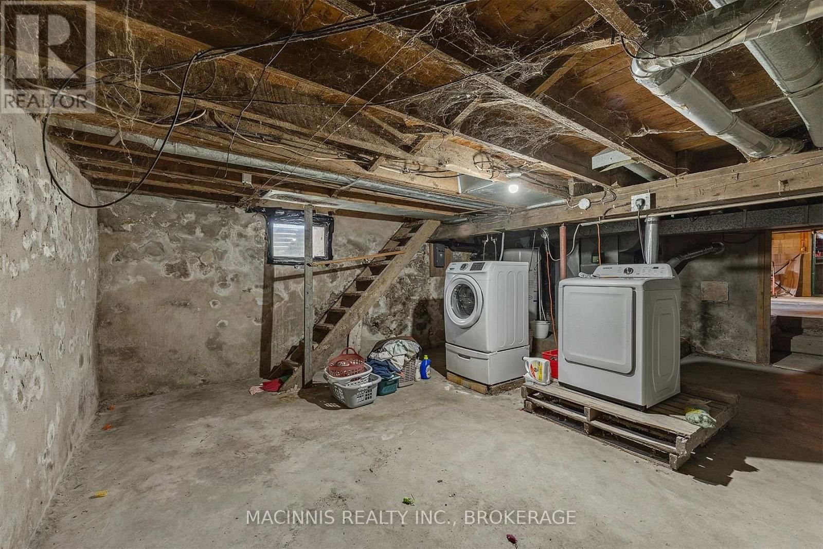 1037 MIDDLE ROAD Image 46