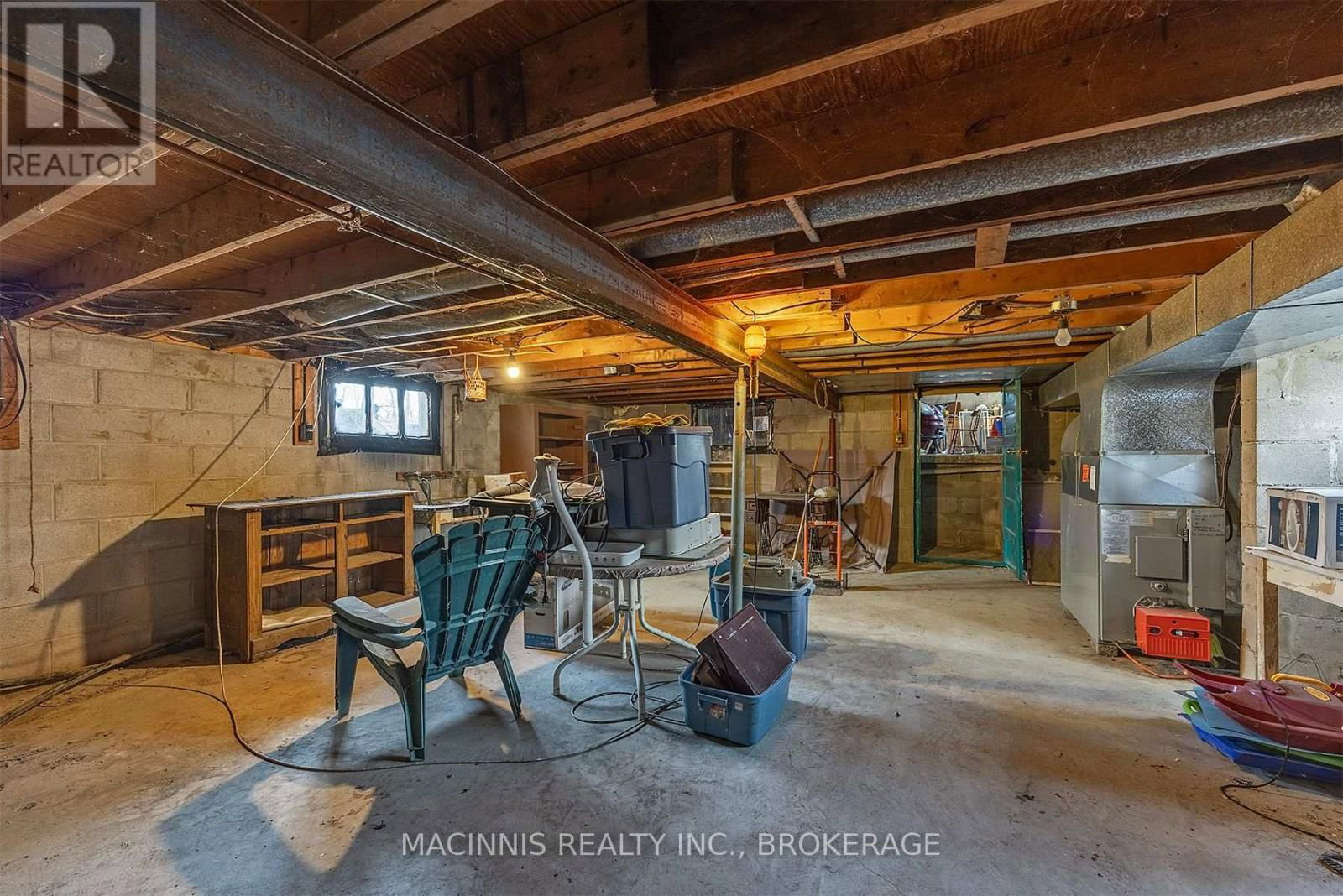 1037 MIDDLE ROAD Image 47