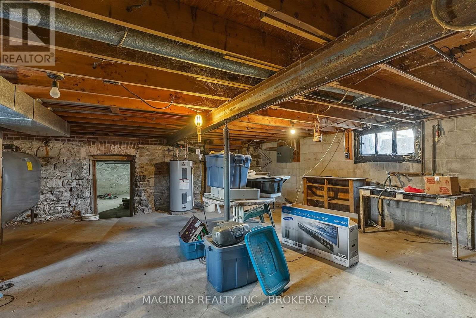 1037 MIDDLE ROAD Image 48