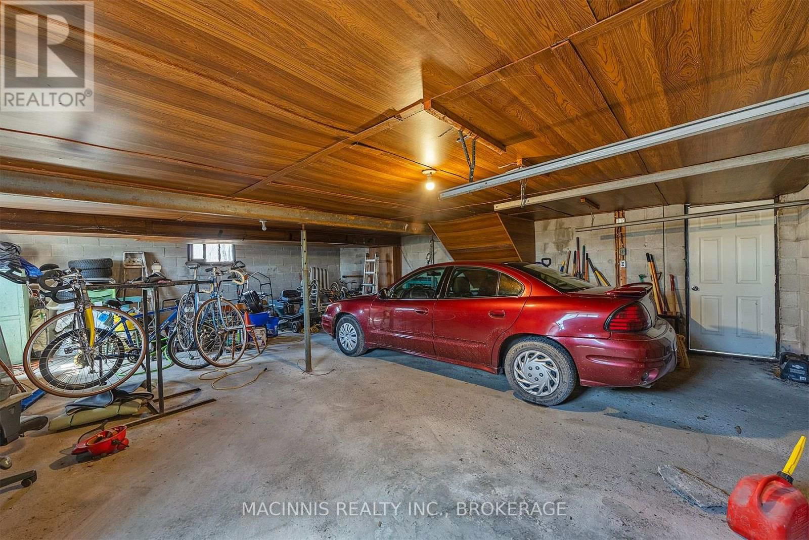 1037 MIDDLE ROAD Image 49