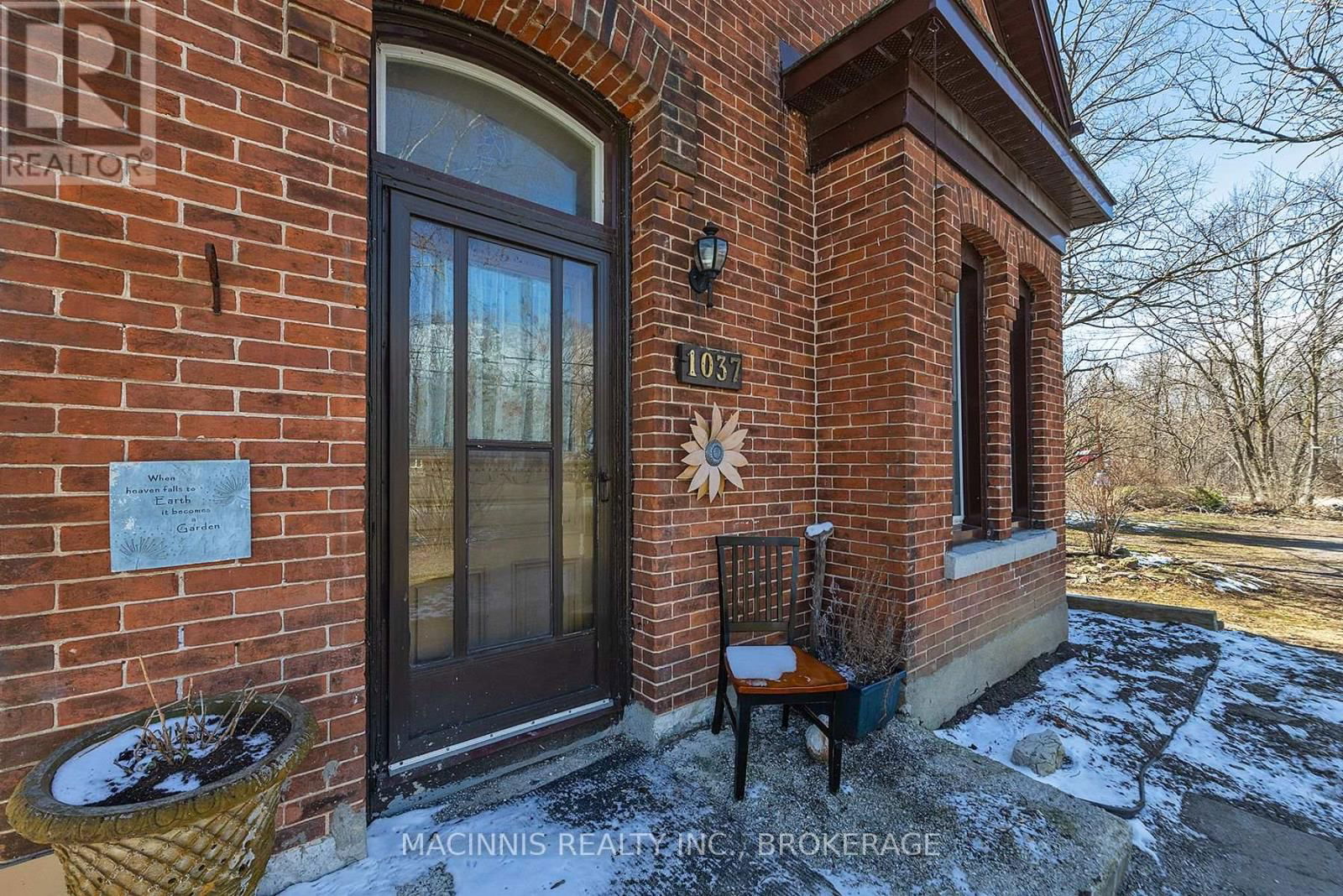 1037 MIDDLE ROAD Image 8