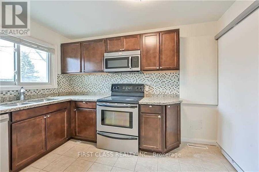 1 - 118 MANNING AVENUE Image 3