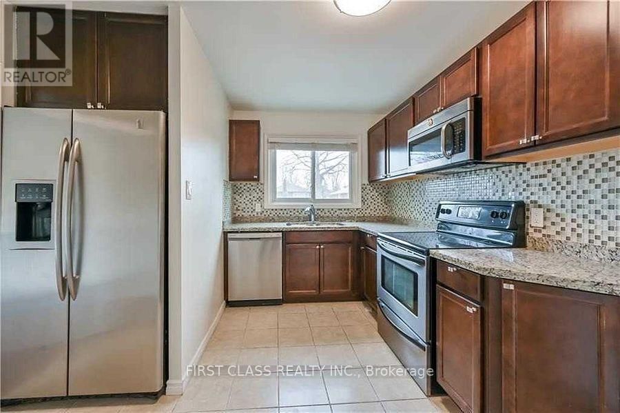 1 - 118 MANNING AVENUE Image 4