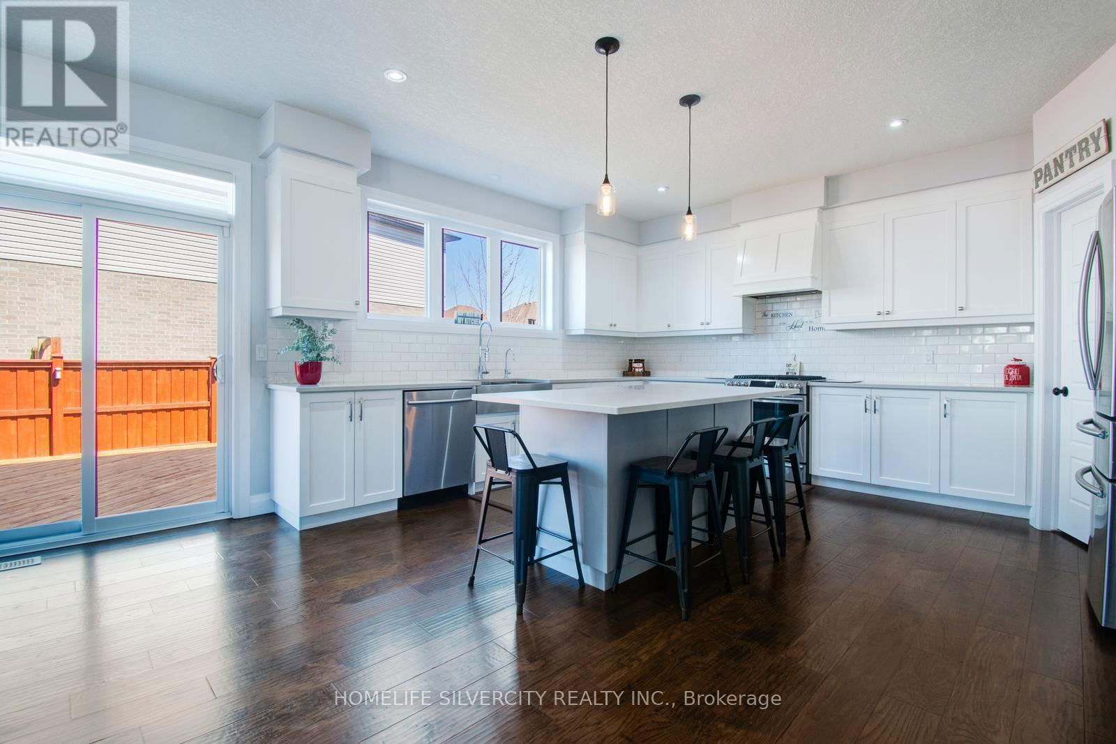556 MAYAPPLE STREET Image 12