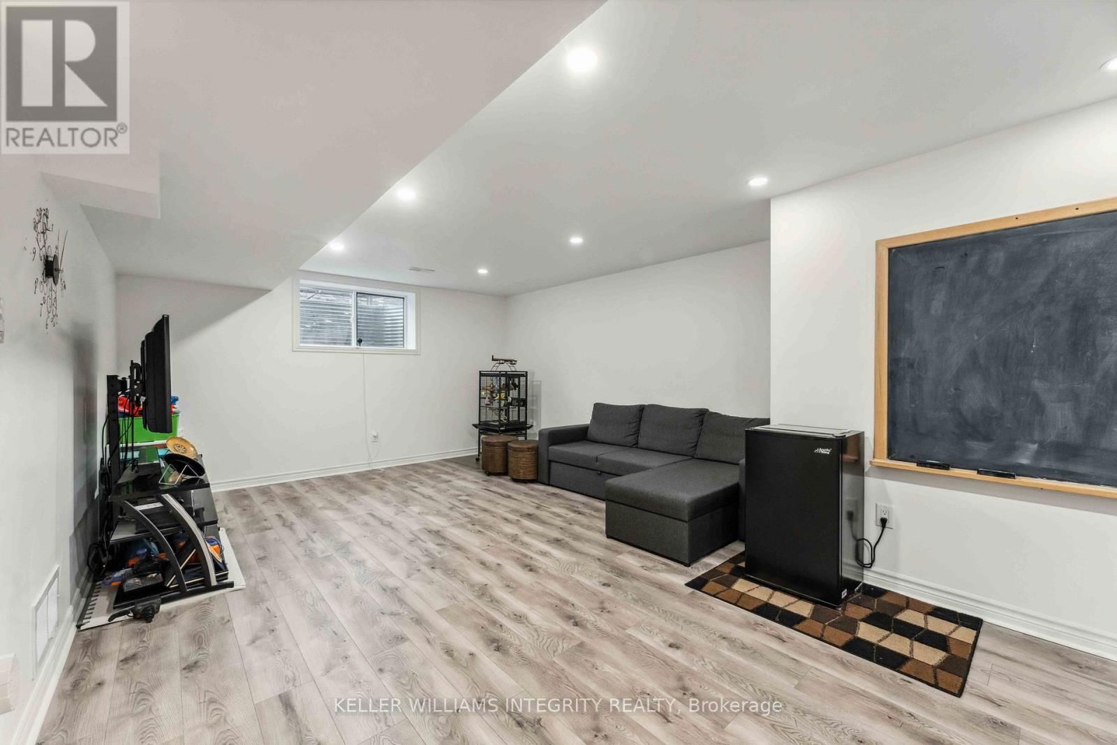100 WESTPHALIAN AVENUE Image 29
