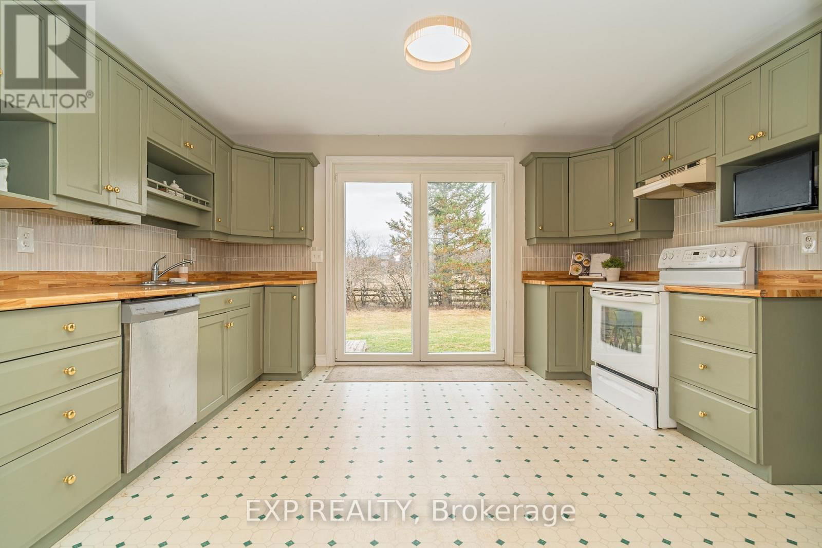 397 DRUMMOND ROAD Image 35