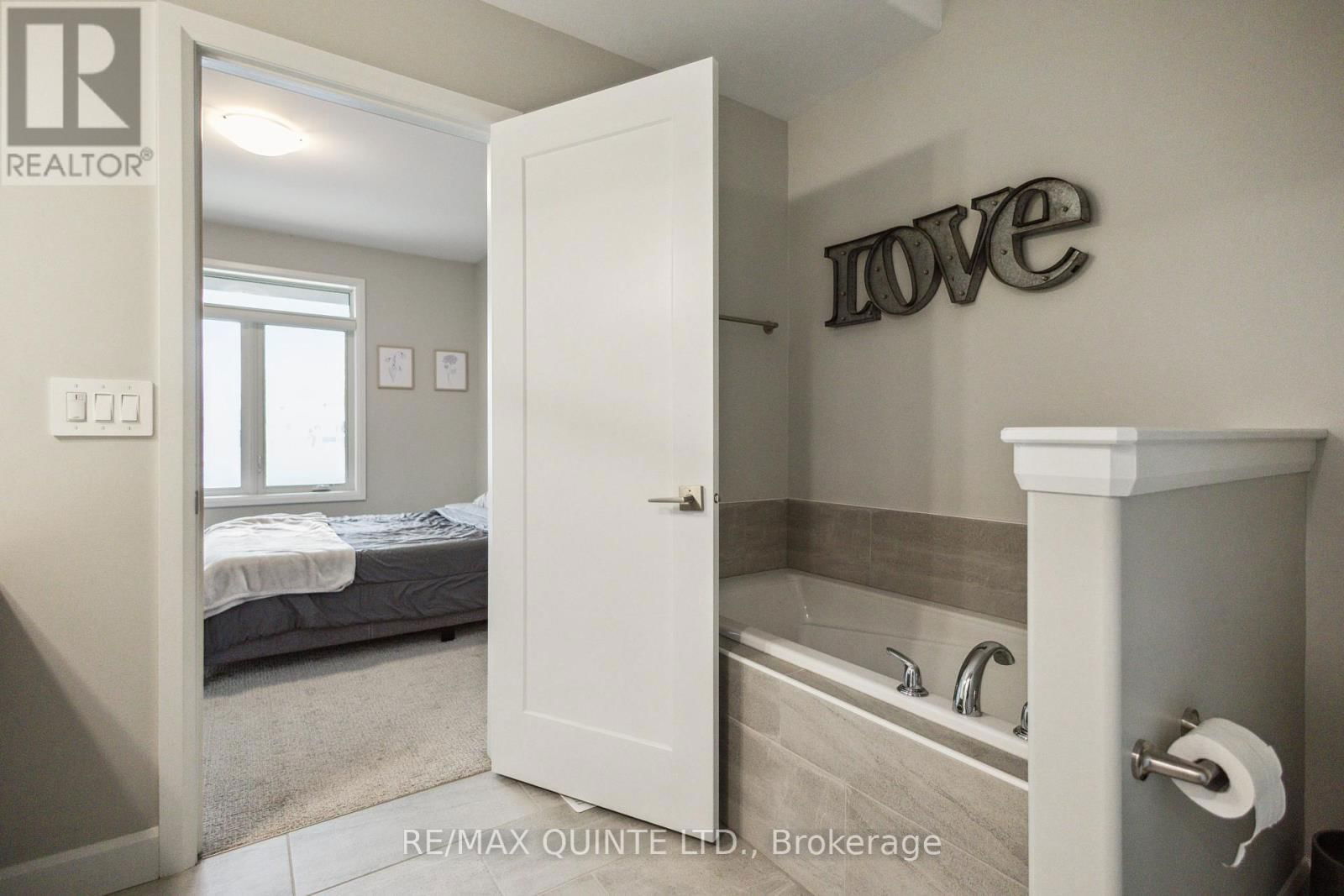 70 RIVERSTONE WAY Image 17