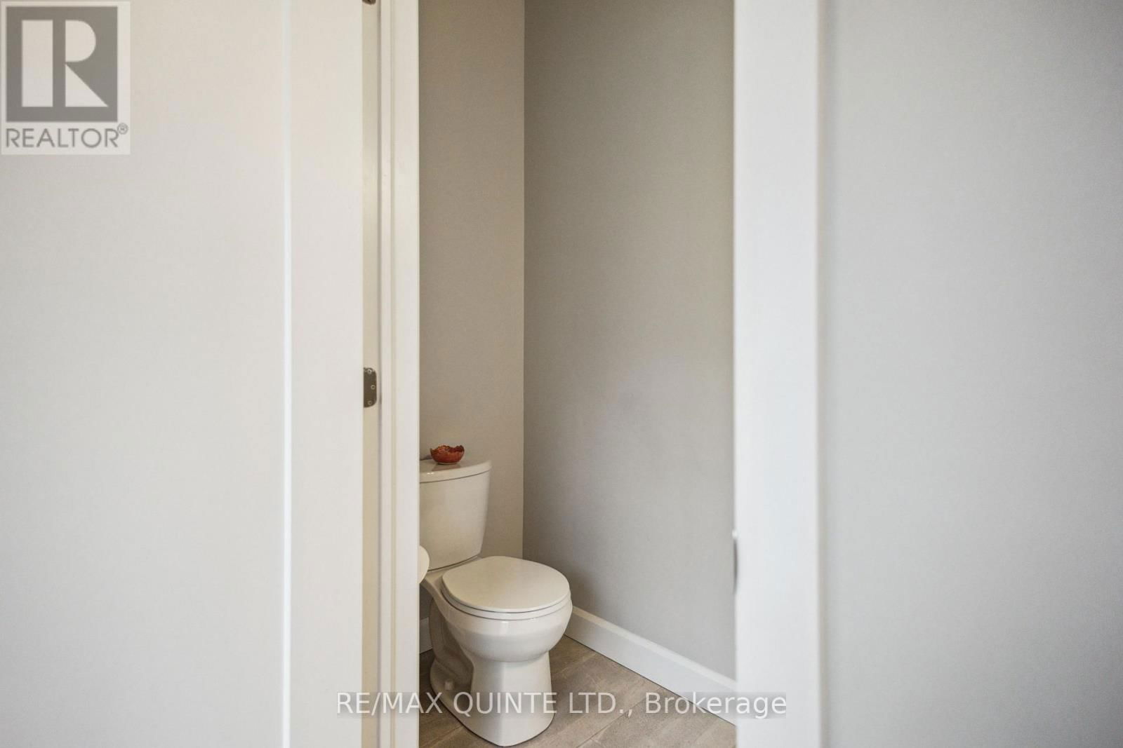 70 RIVERSTONE WAY Image 29