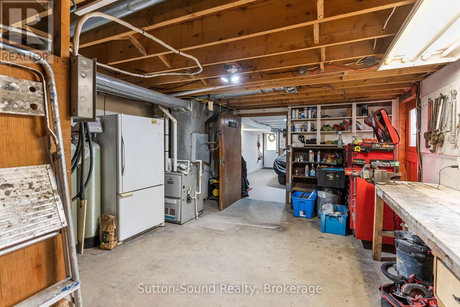 403 SIMCOE AVENUE Image 38