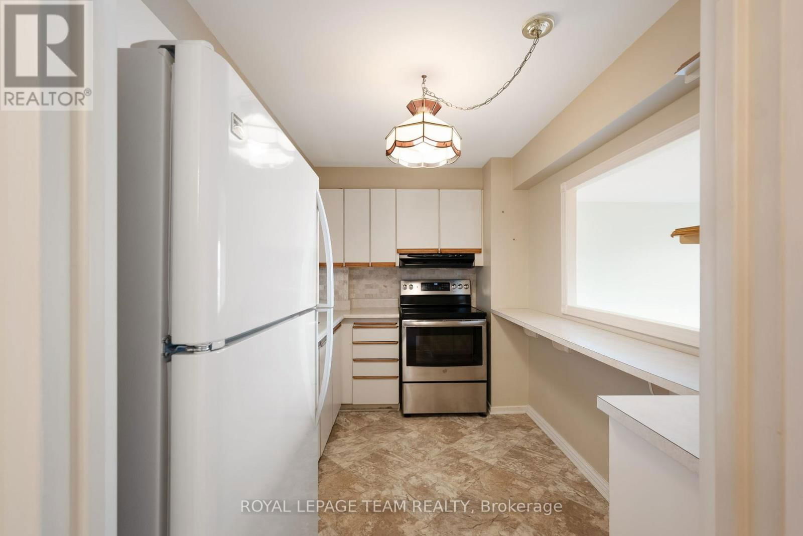 1101 - 1081 AMBLESIDE DRIVE Image 8