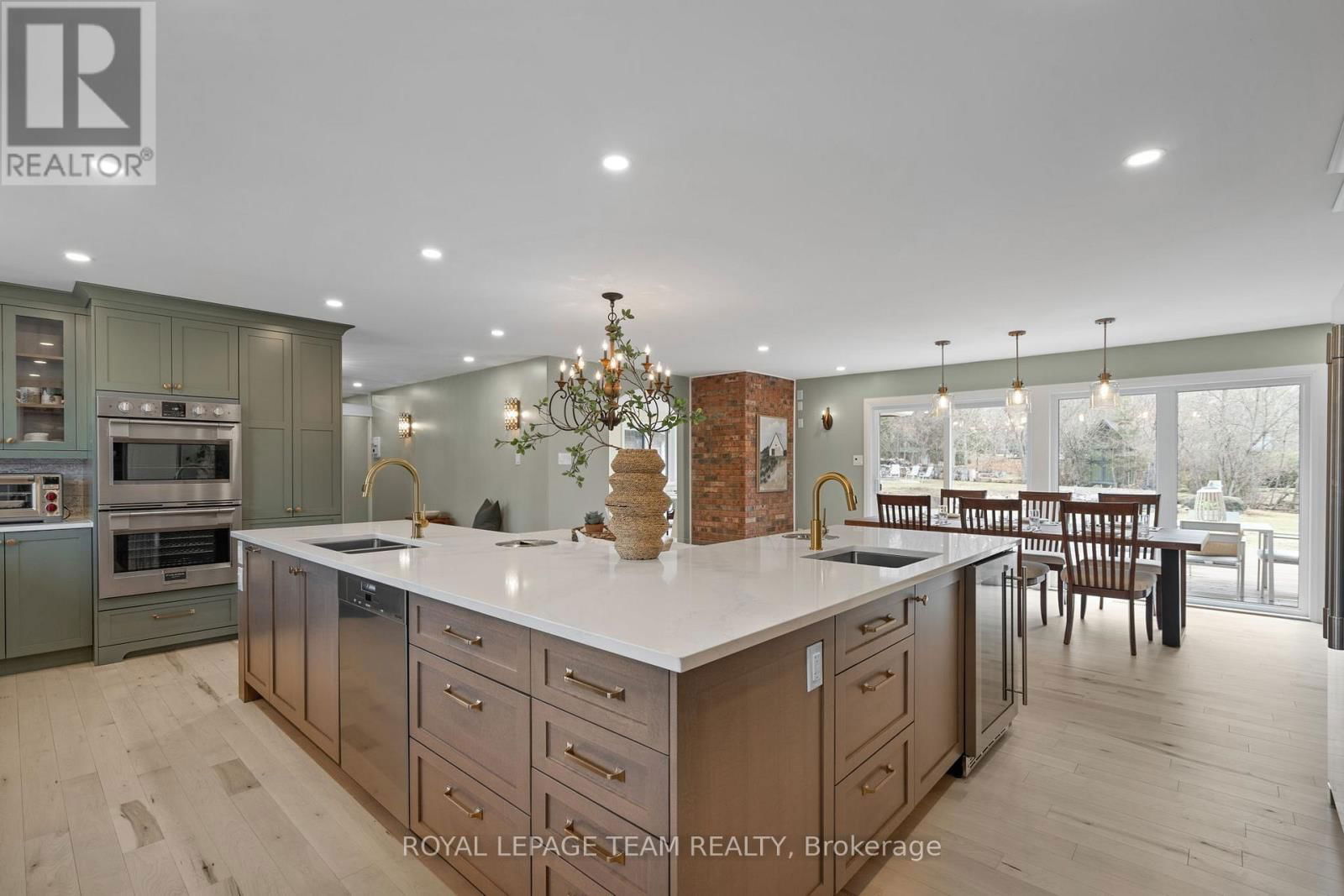 1056 HEENAN TERRACE Image 11
