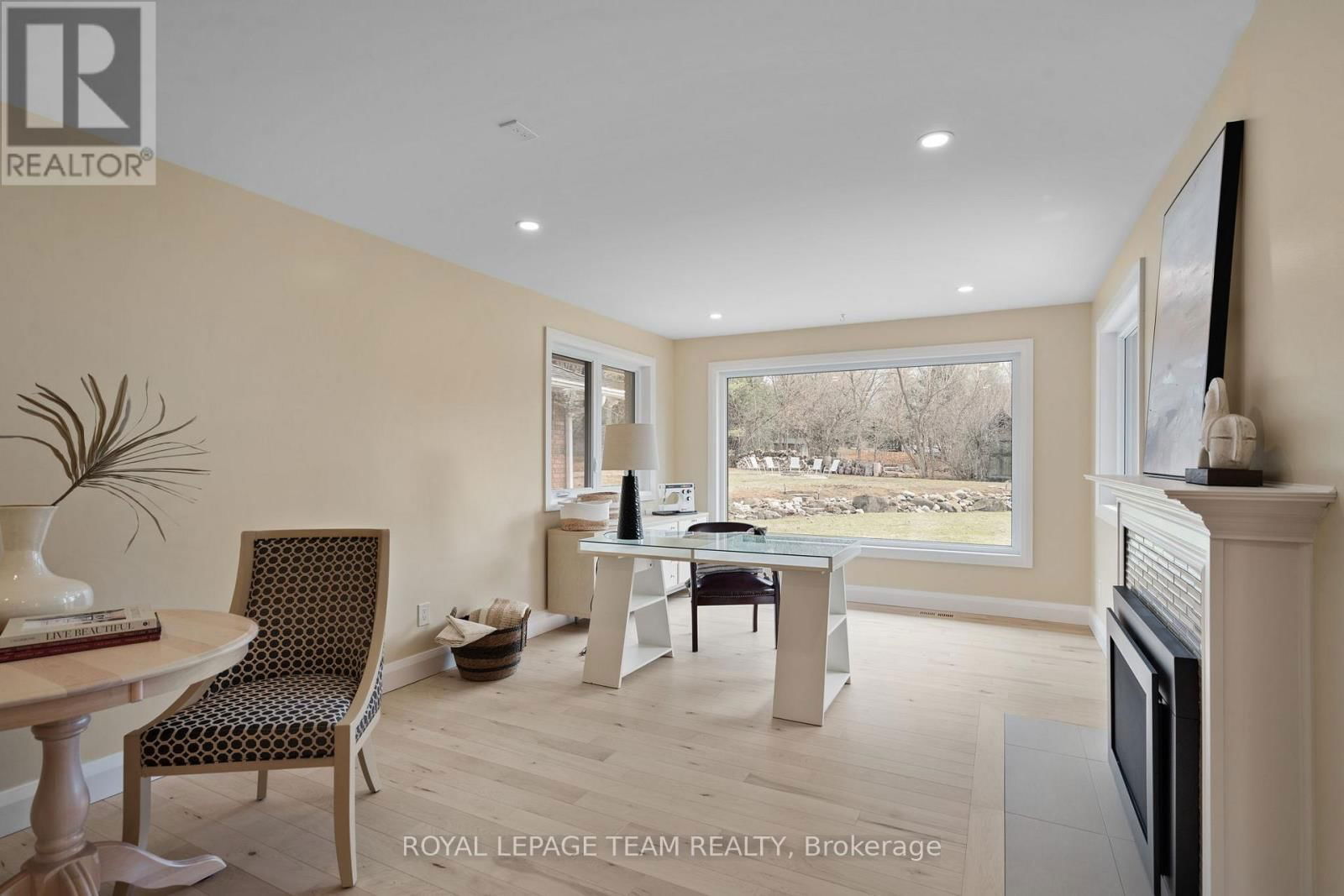 1056 HEENAN TERRACE Image 17