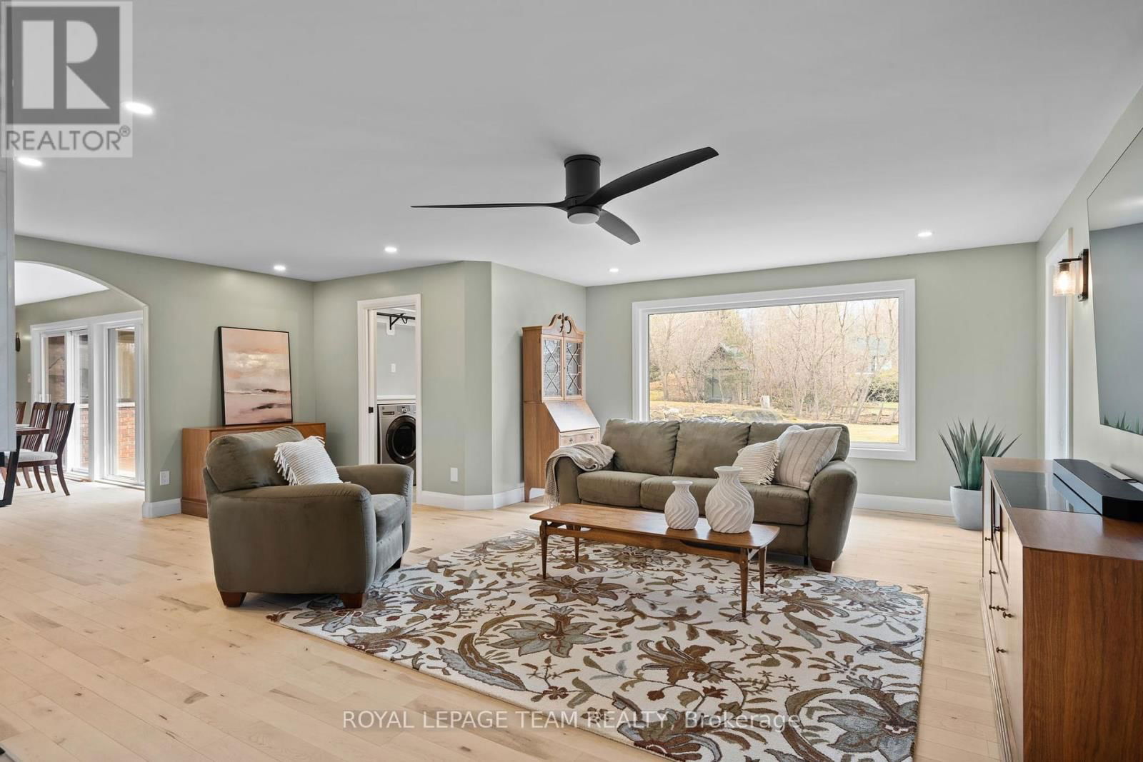1056 HEENAN TERRACE Image 21