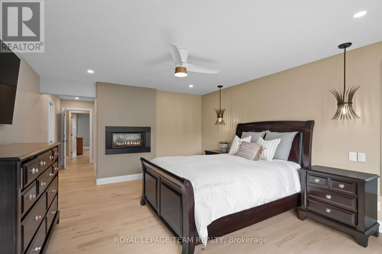 1056 HEENAN TERRACE Image 26