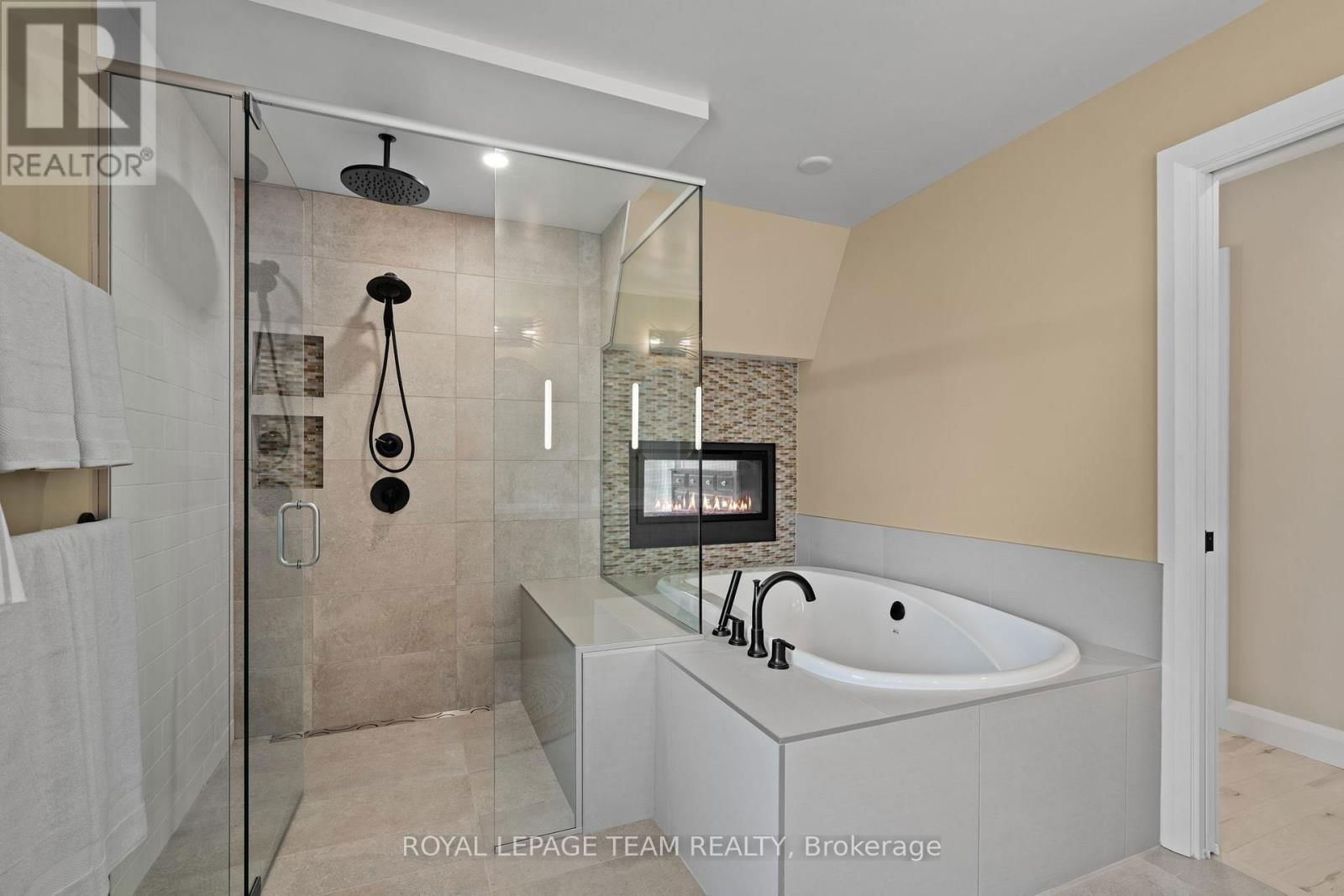 1056 HEENAN TERRACE Image 28